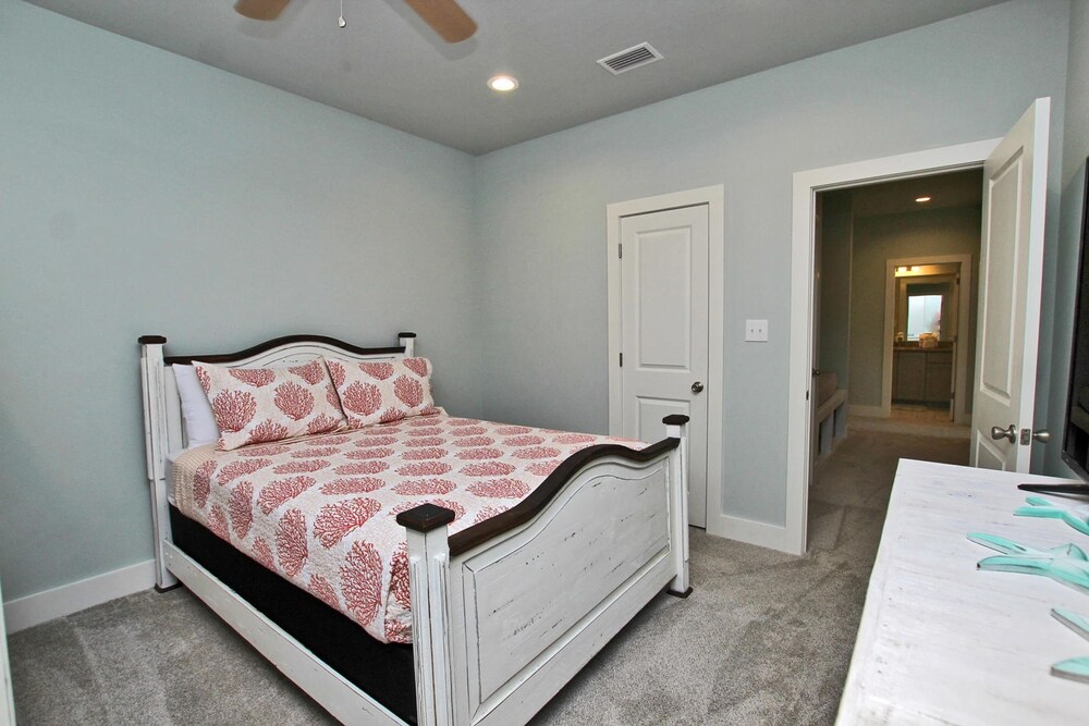 Nautical Breeze At Romeo Beach by Youngs Suncoast