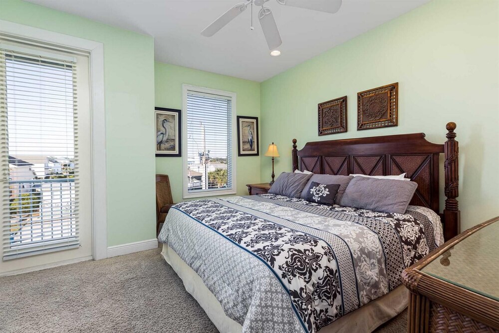 Sea Monster West by Meyer Vacation Rentals