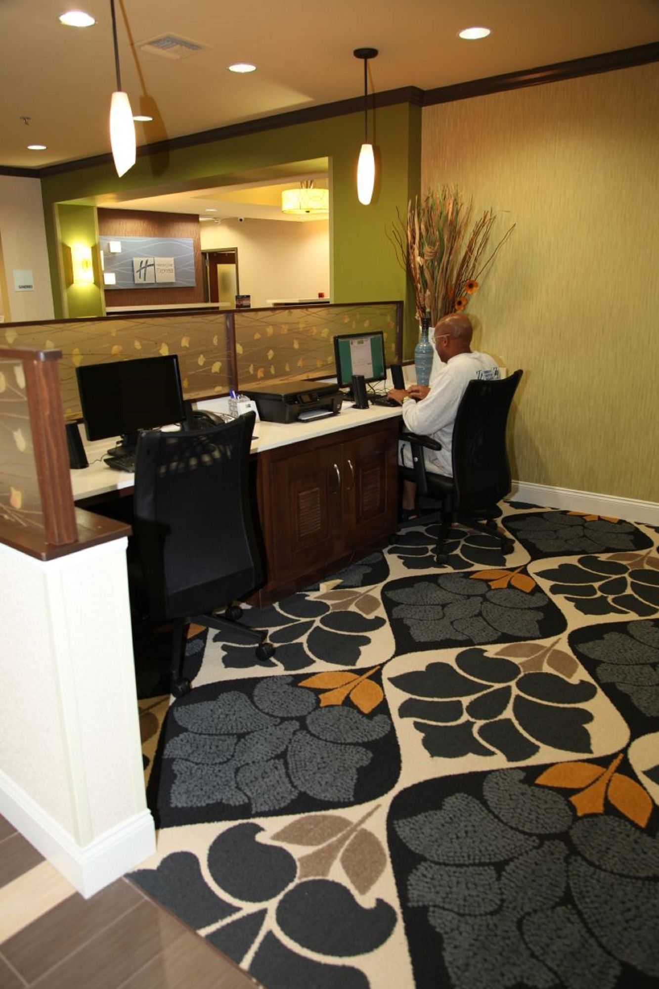 Holiday Inn Express & Suites Huntsville Airport