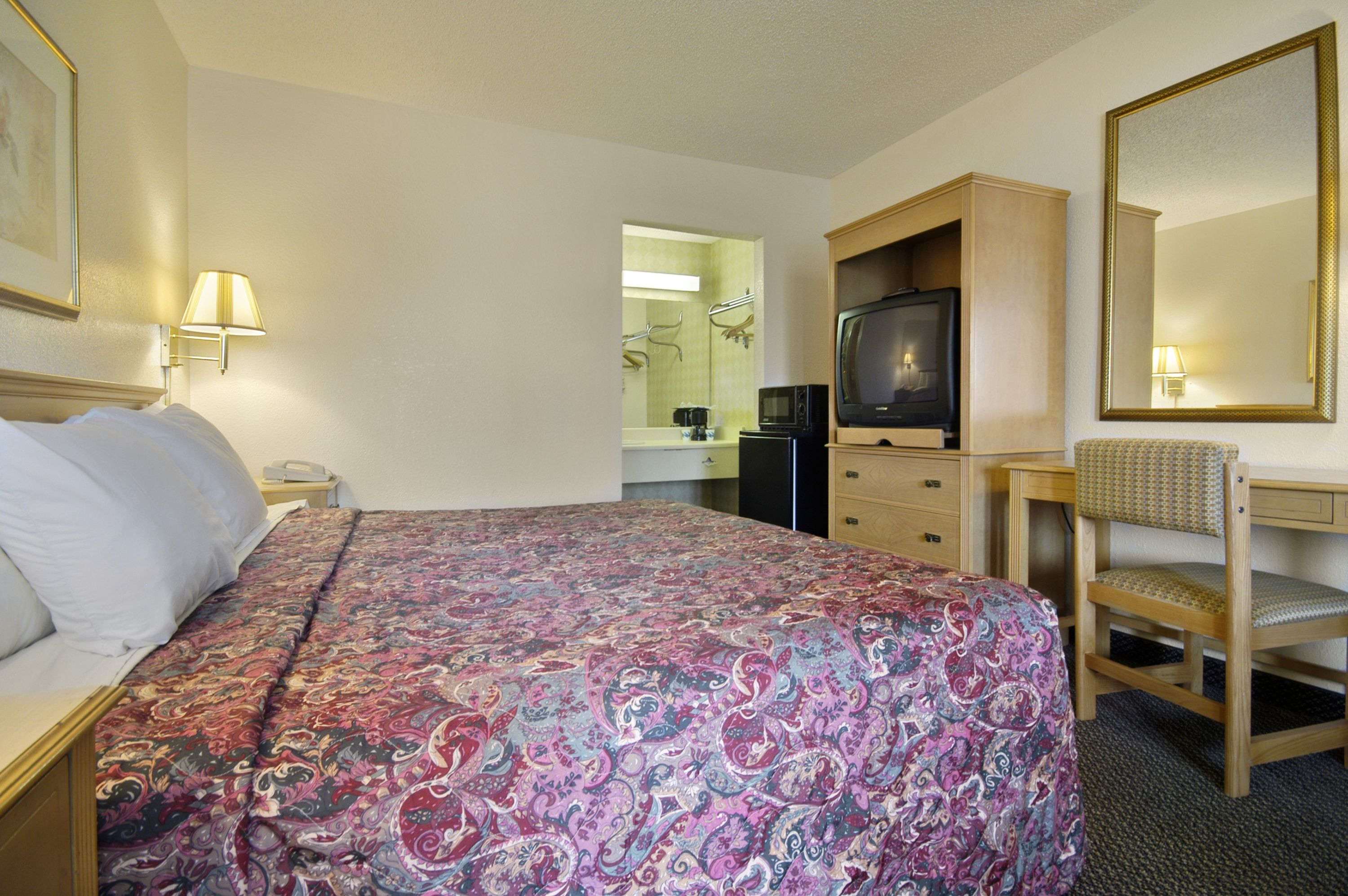 Days Inn & Suites by Wyndham Mobile