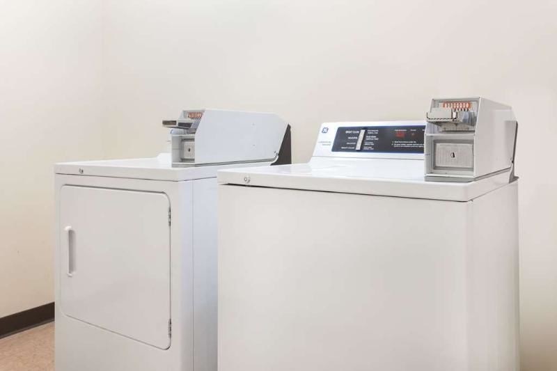 Days Inn by Wyndham North Mobile