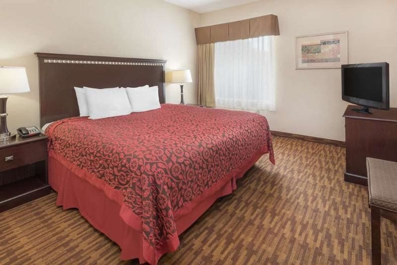 Days Inn by Wyndham North Mobile