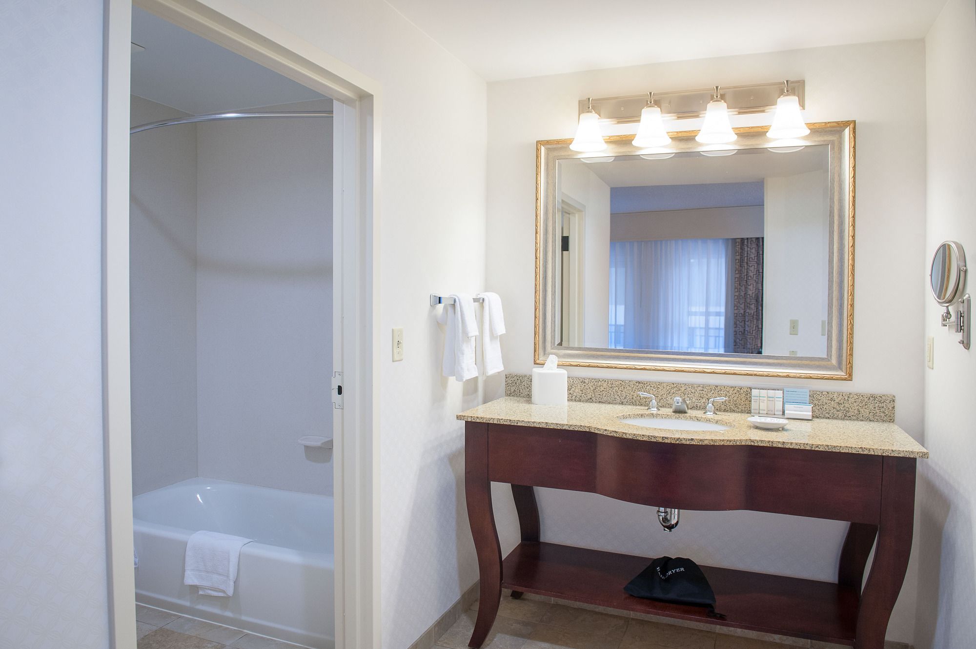 Hampton Inn & Suites Mobile- Downtown Historic District