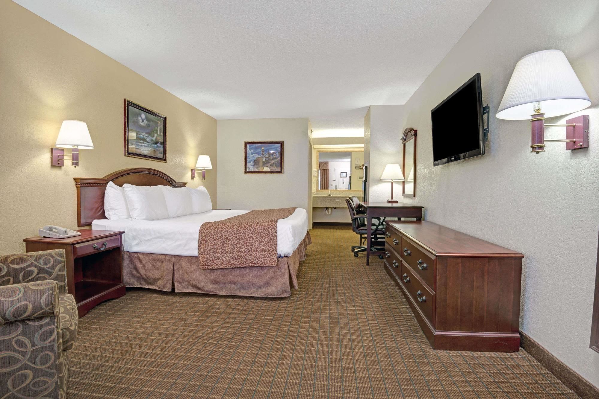 Travelodge by Wyndham Montgomery East