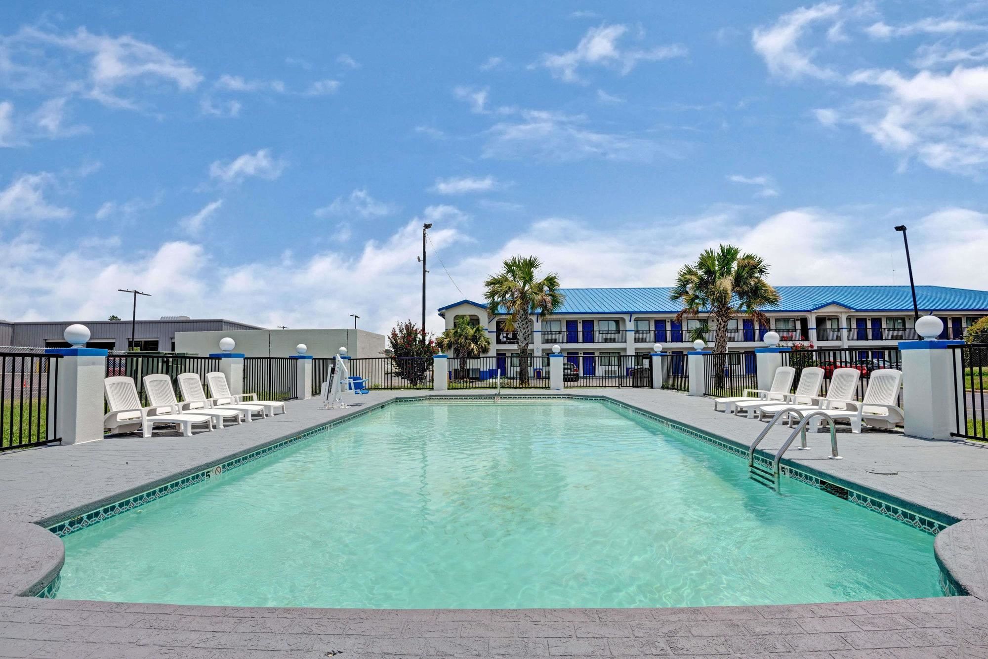 Travelodge by Wyndham Montgomery East