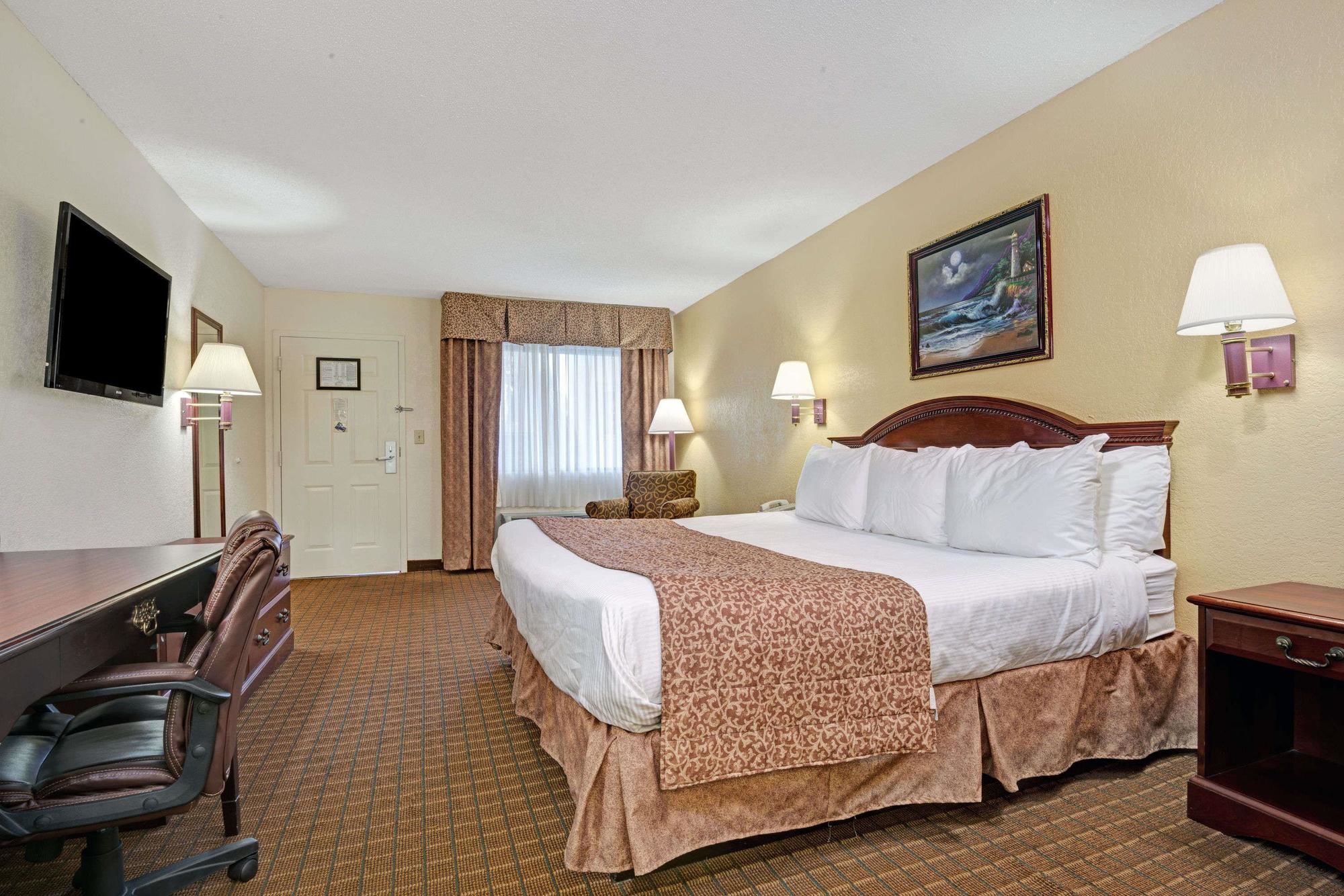 Travelodge by Wyndham Montgomery East