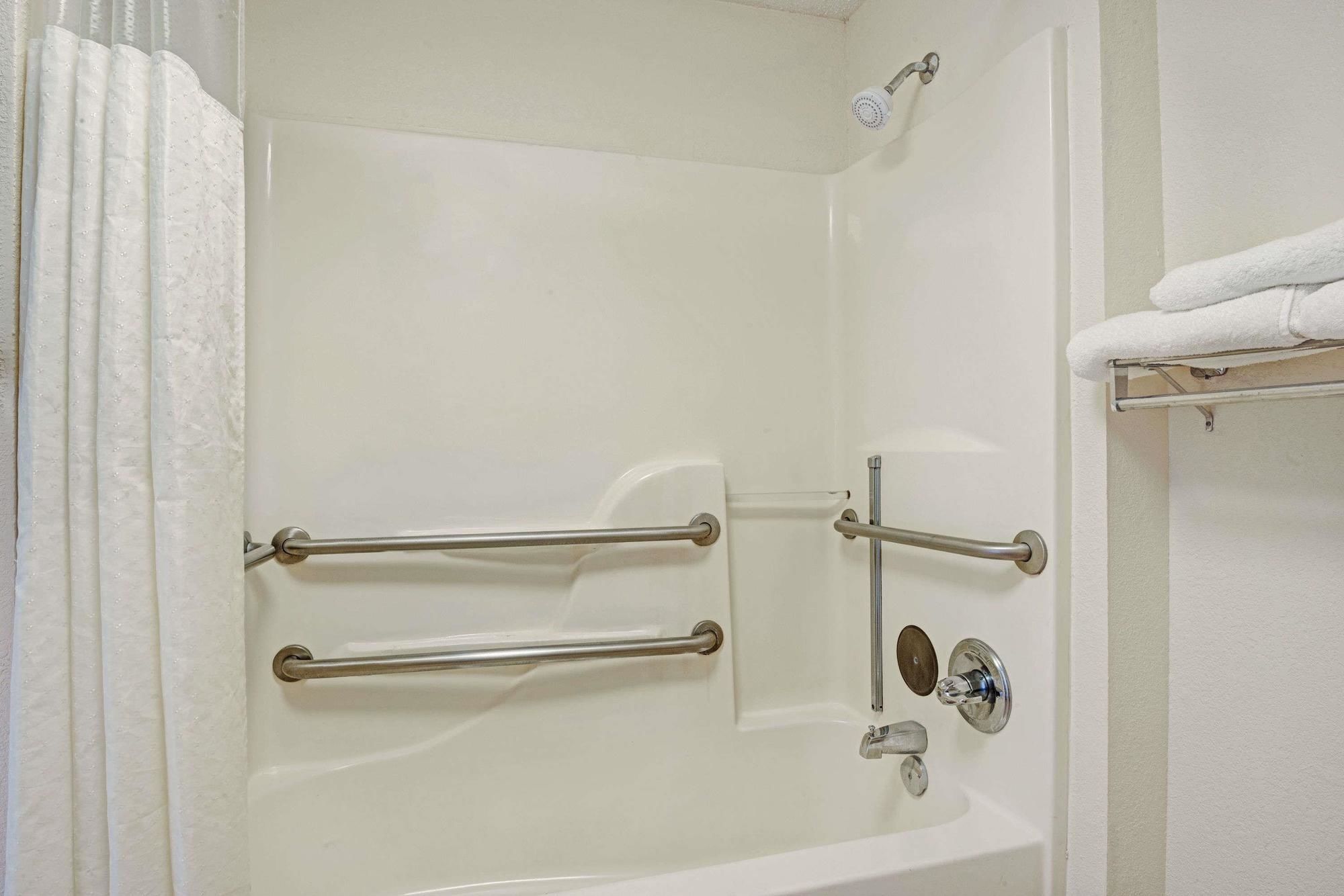 Travelodge by Wyndham Montgomery East