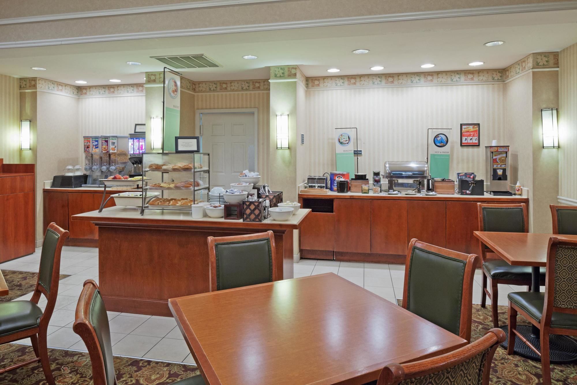 Country Inn & Suites by Radisson, Montgomery East, AL