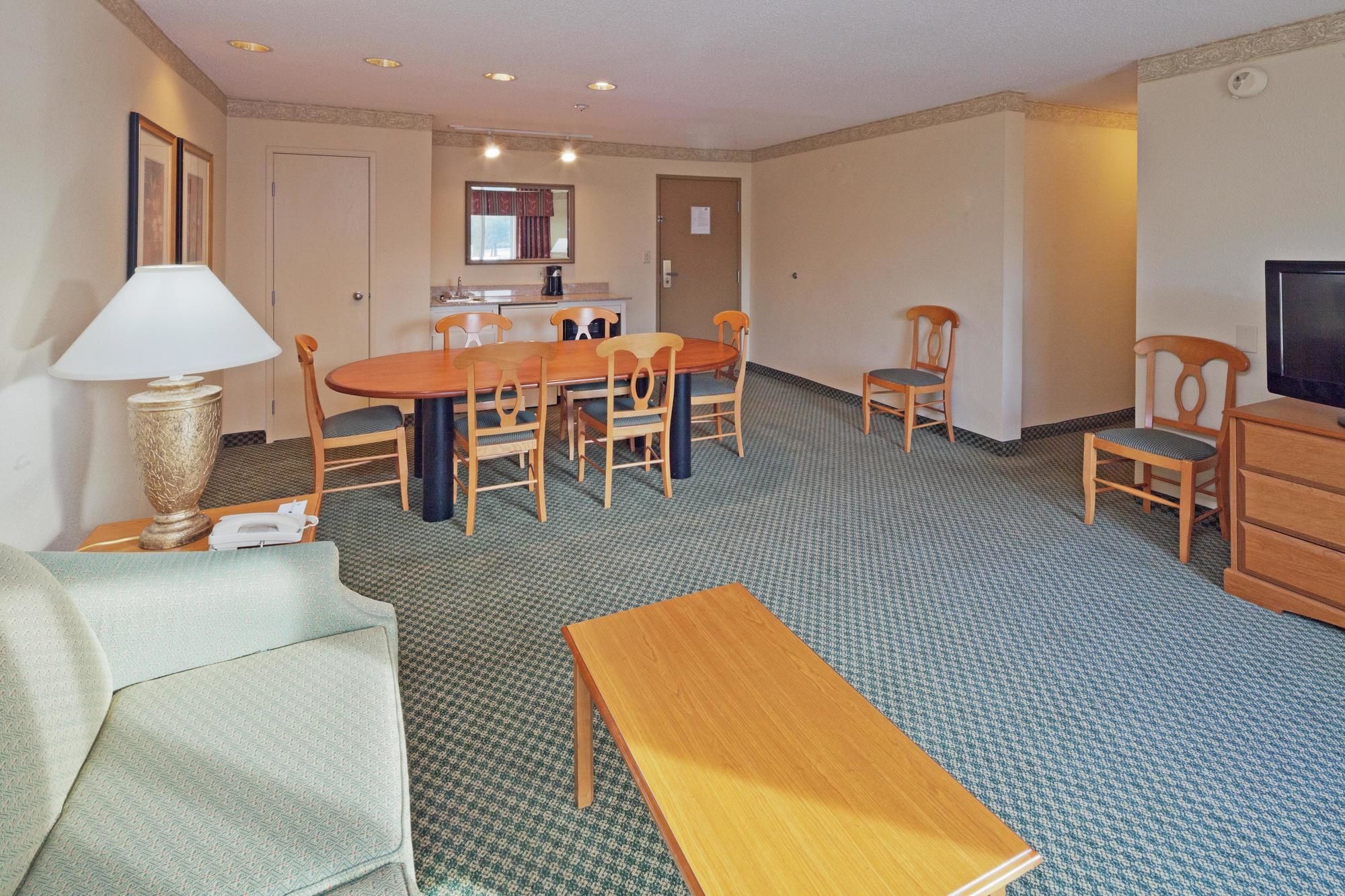 Country Inn & Suites by Radisson, Montgomery East, AL