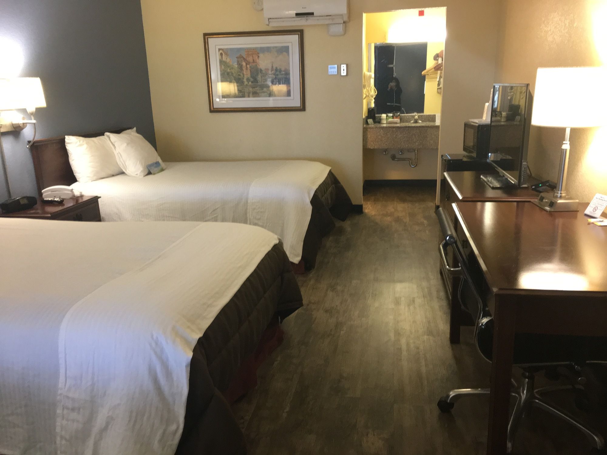 Days Inn by Wyndham Montgomery Near AUM