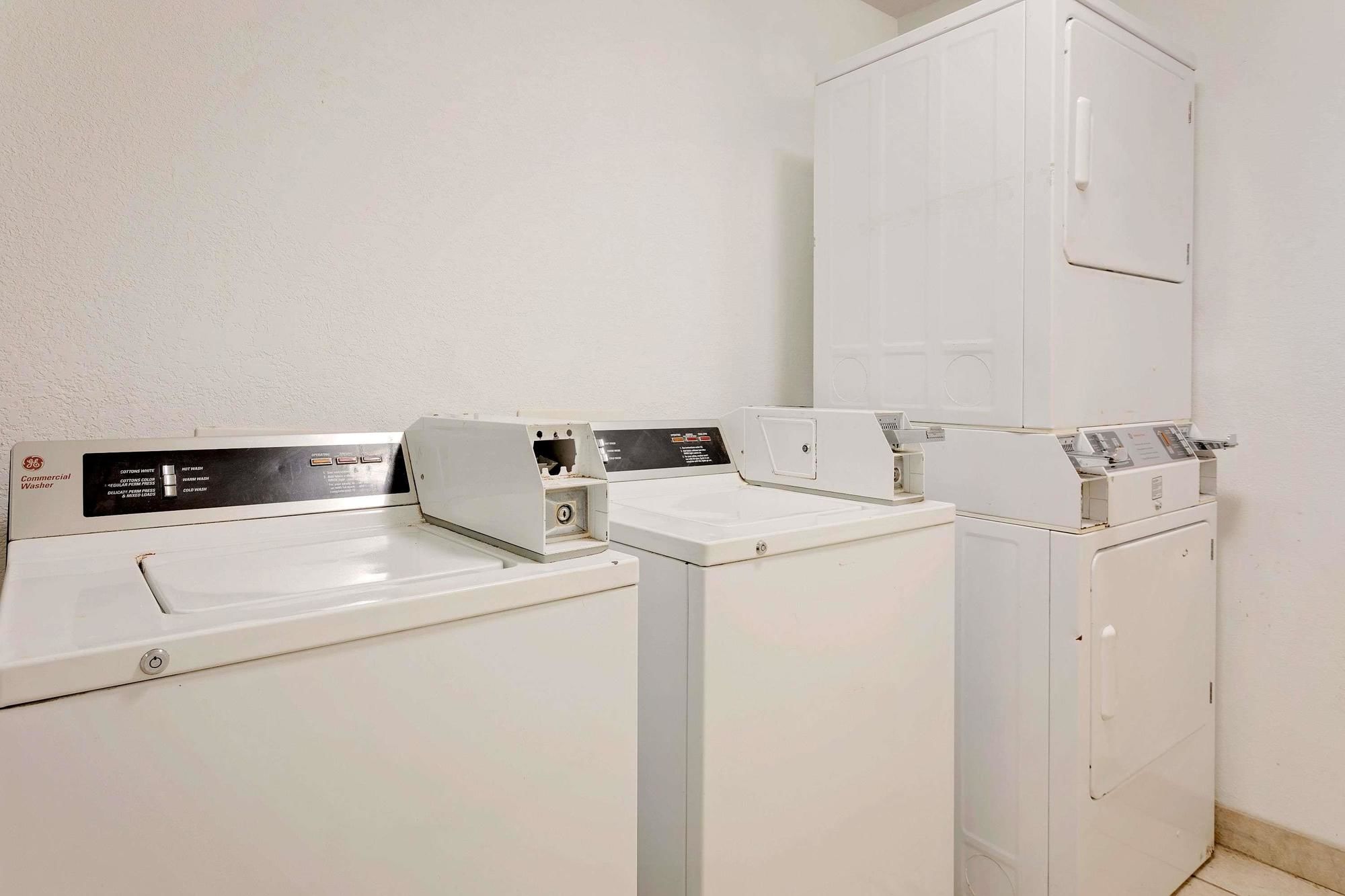 Days Inn by Wyndham Montgomery Near AUM