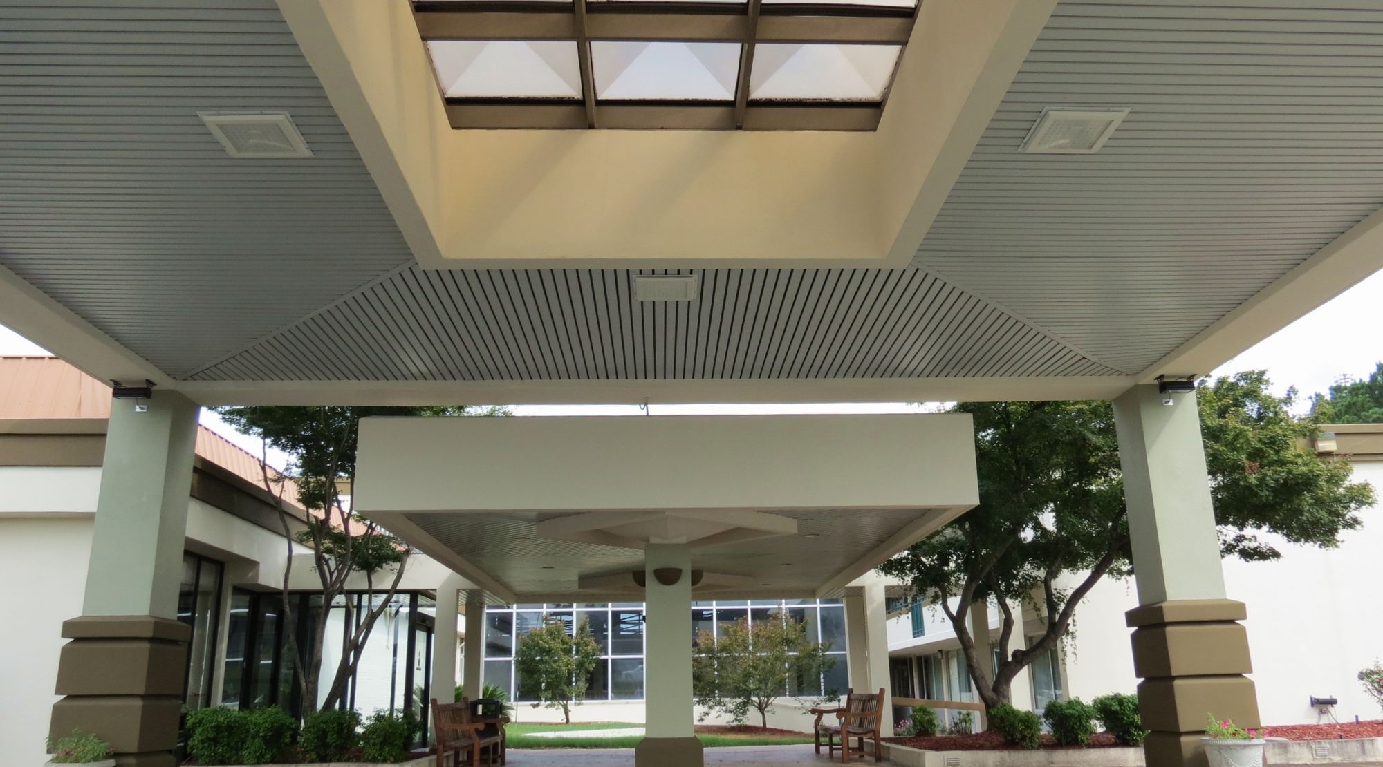 Days Inn by Wyndham Montgomery Near AUM