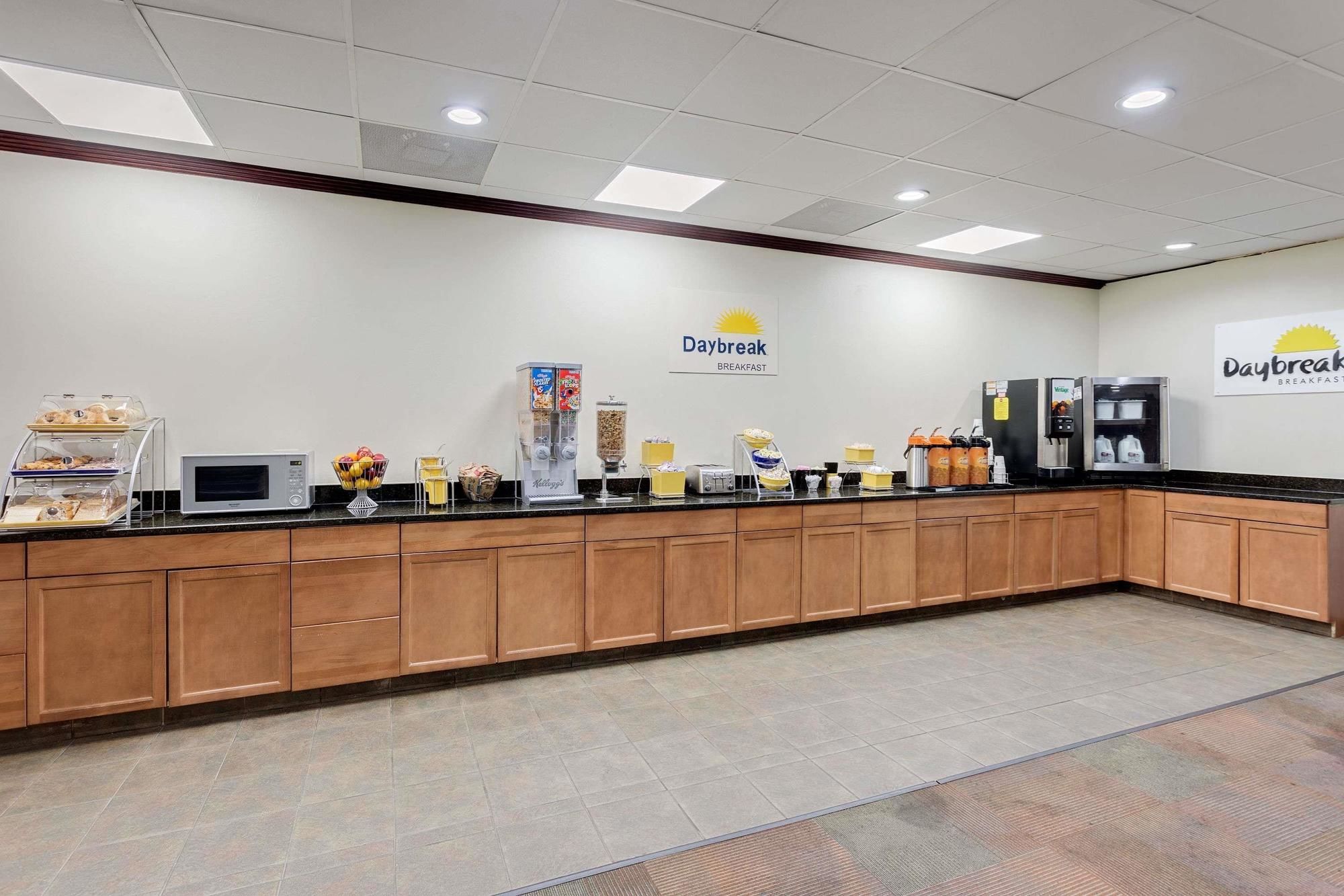 Days Inn by Wyndham Montgomery Near AUM