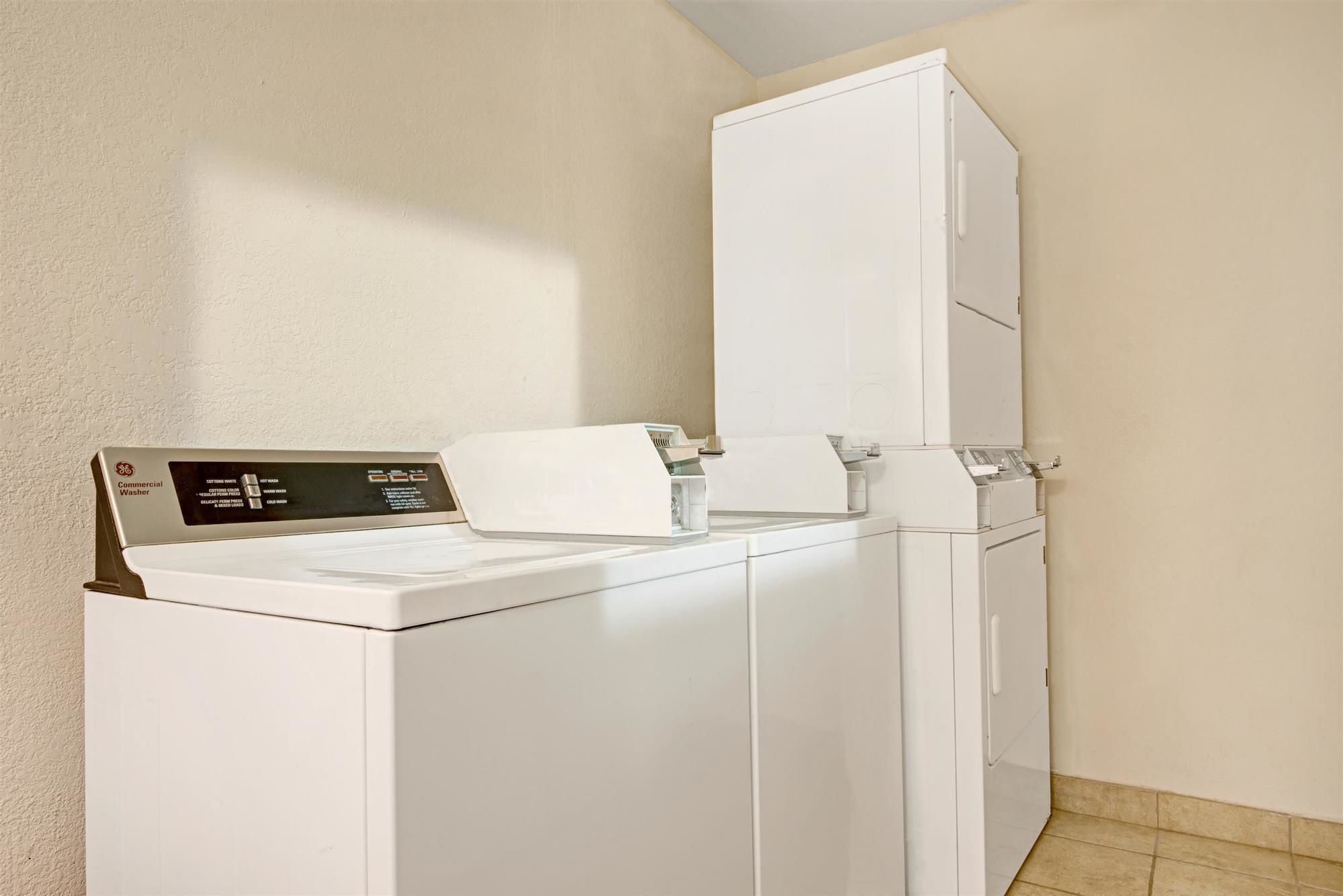 Days Inn by Wyndham Montgomery Near AUM