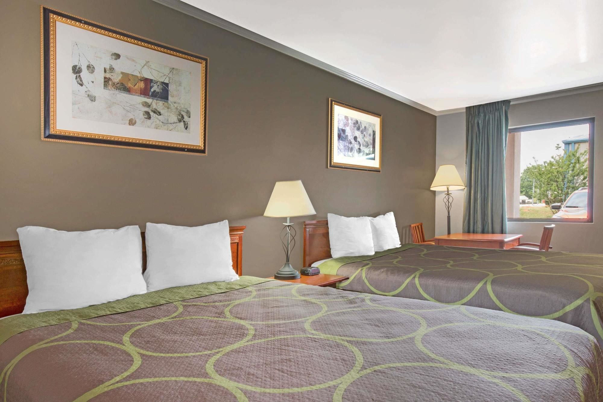 Budgetel Inn & Suites