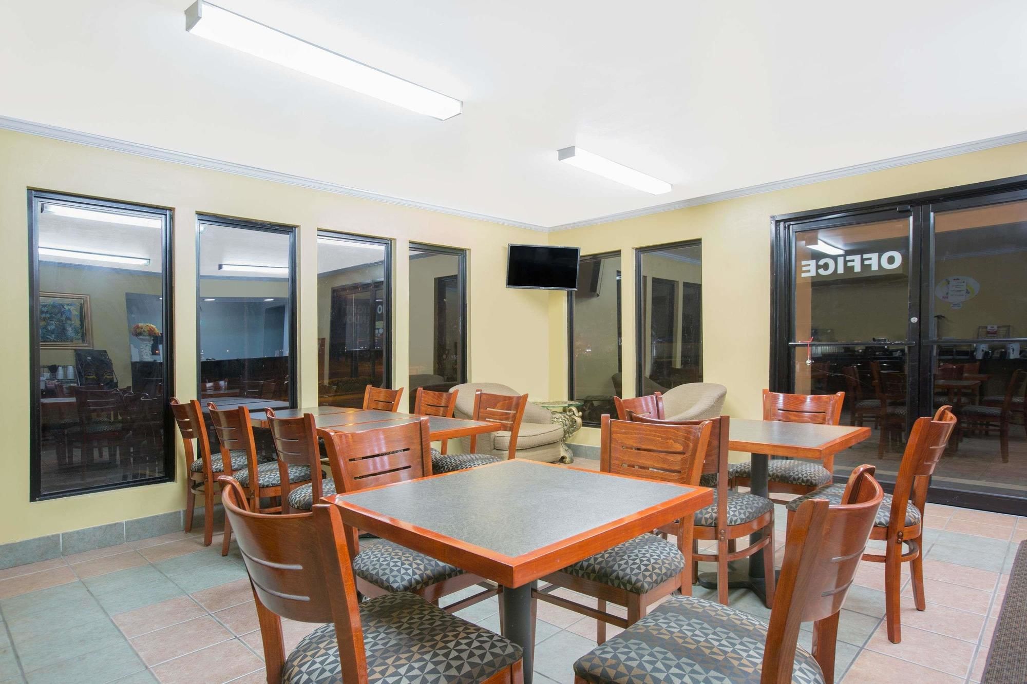 Budgetel Inn & Suites