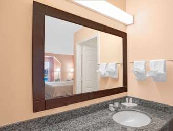 Days Inn by Wyndham Moulton