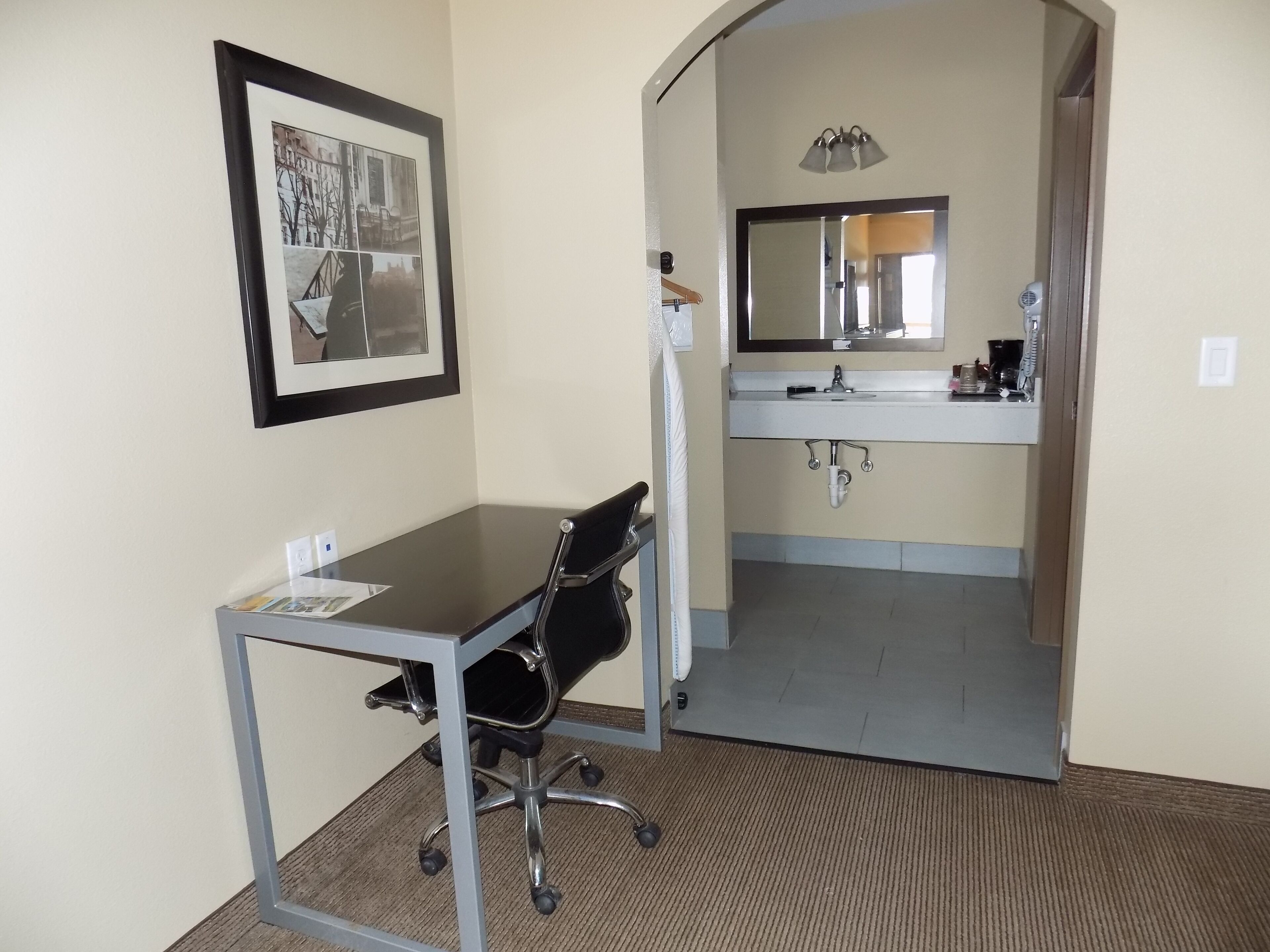 Moulton Inn & Suites