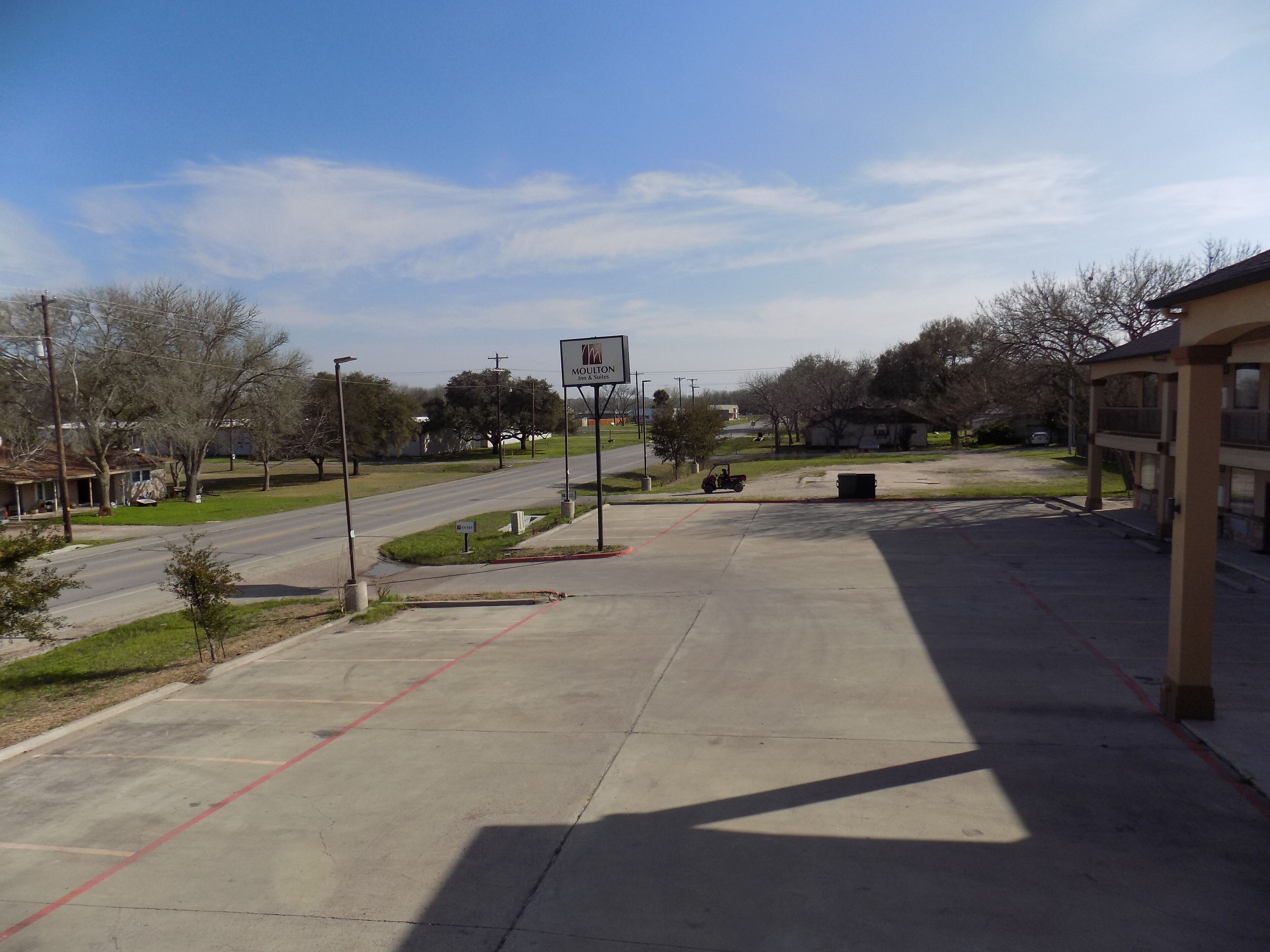 Moulton Inn & Suites