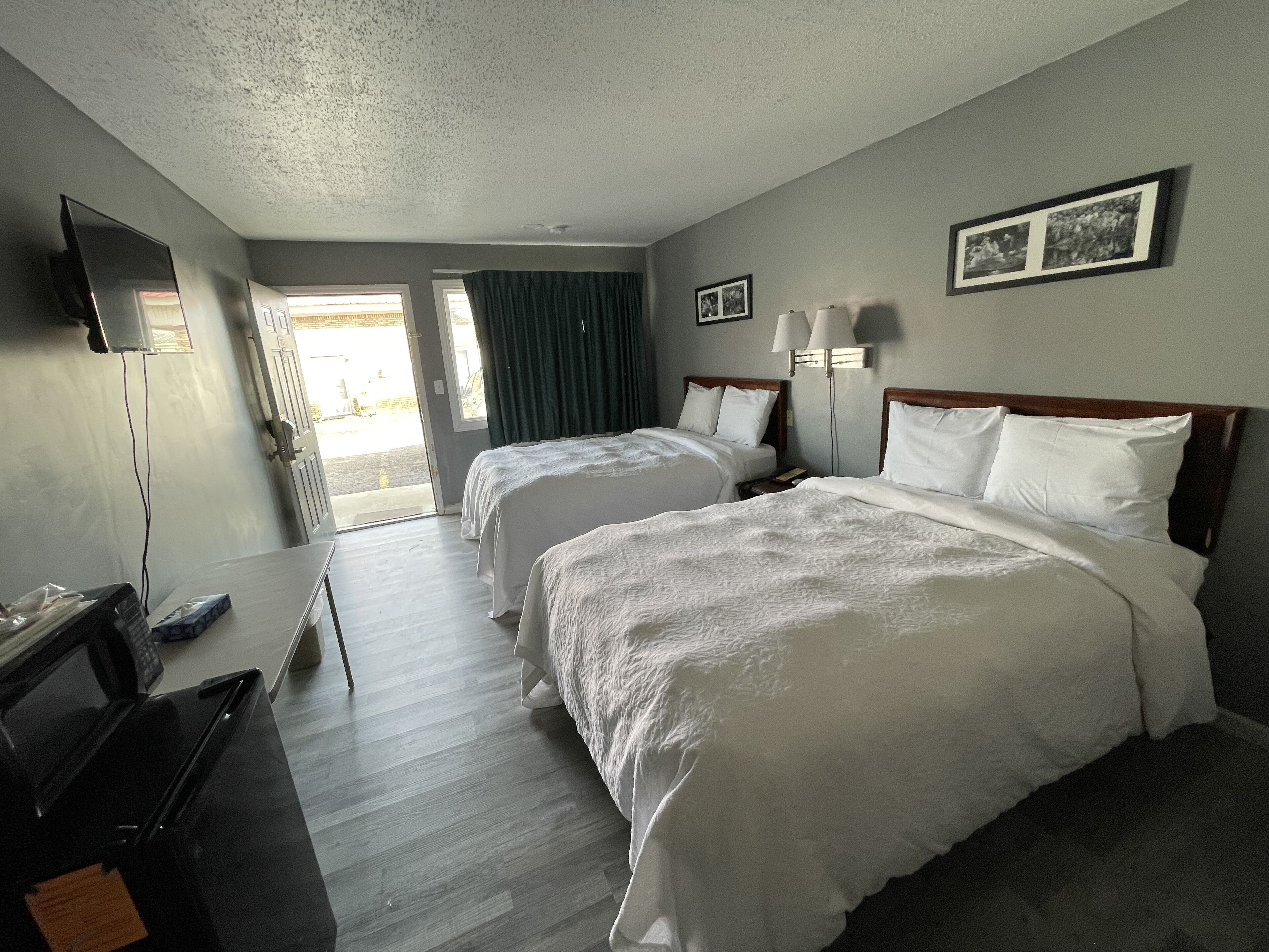 Covered Bridge Inn & Suites