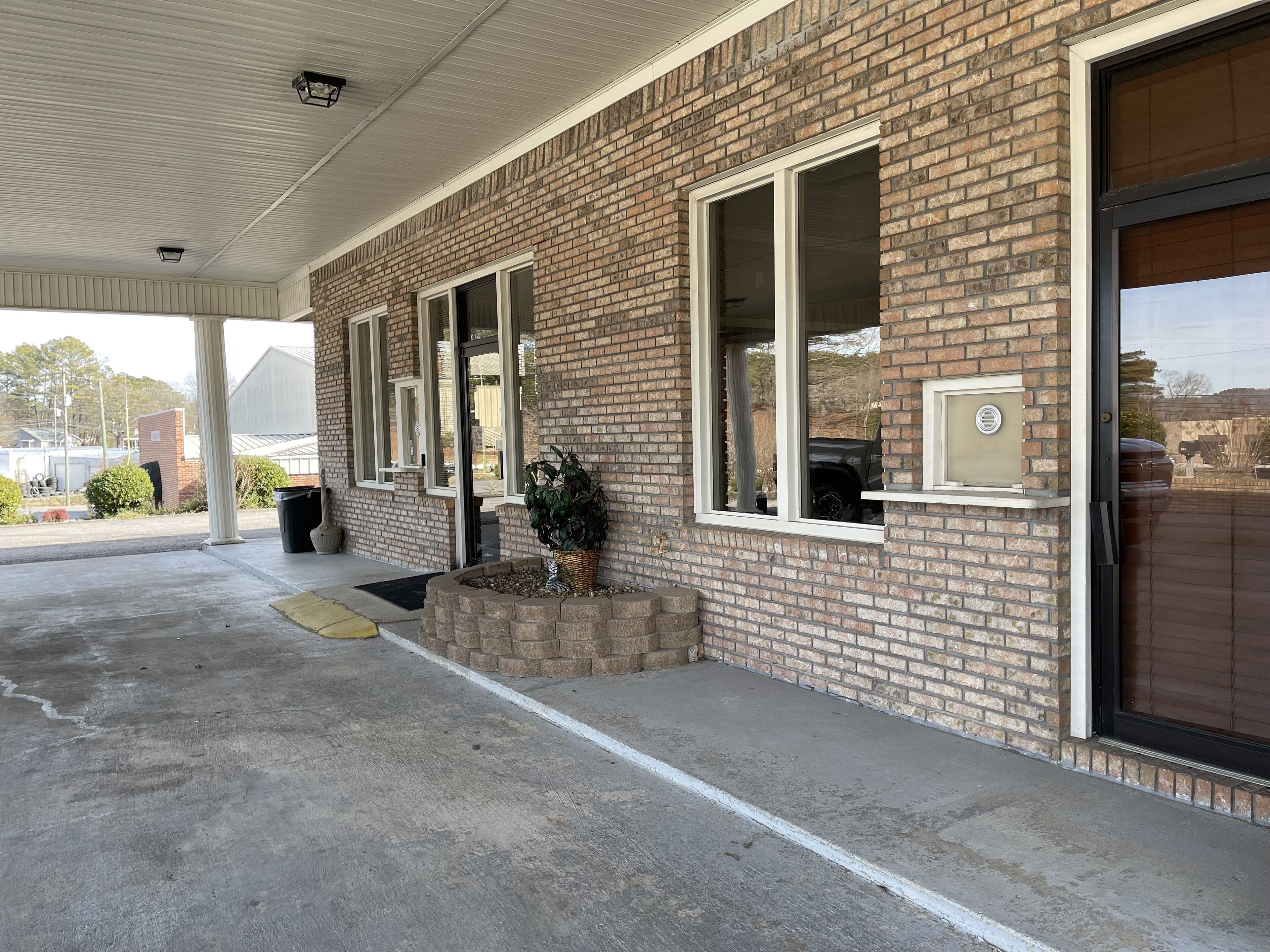 Covered Bridge Inn & Suites