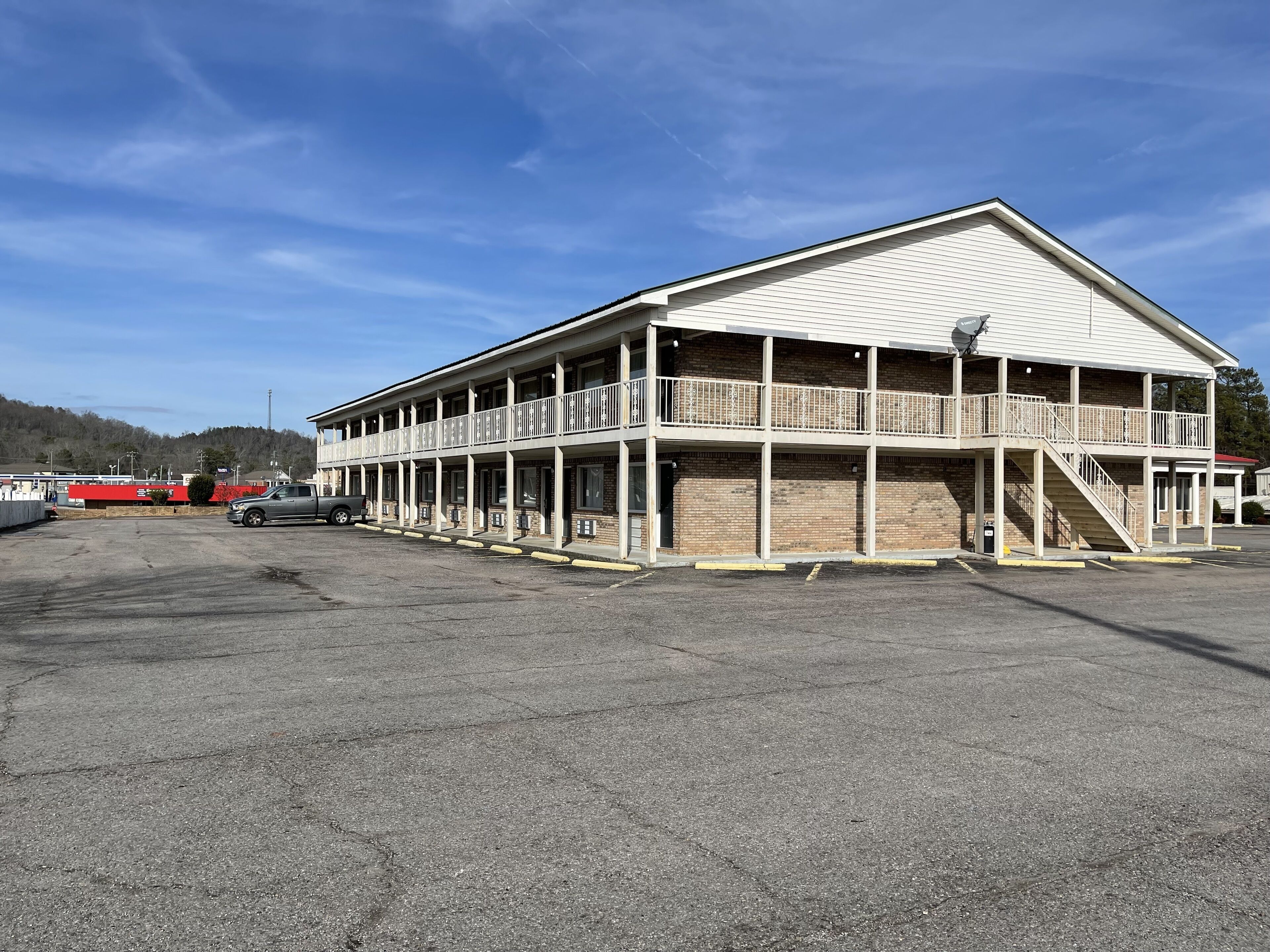 Covered Bridge Inn & Suites