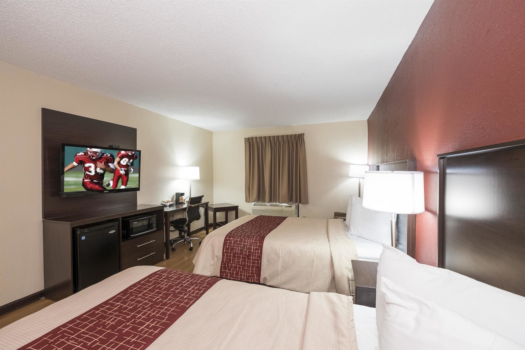 Red Roof PLUS & Suites Opelika