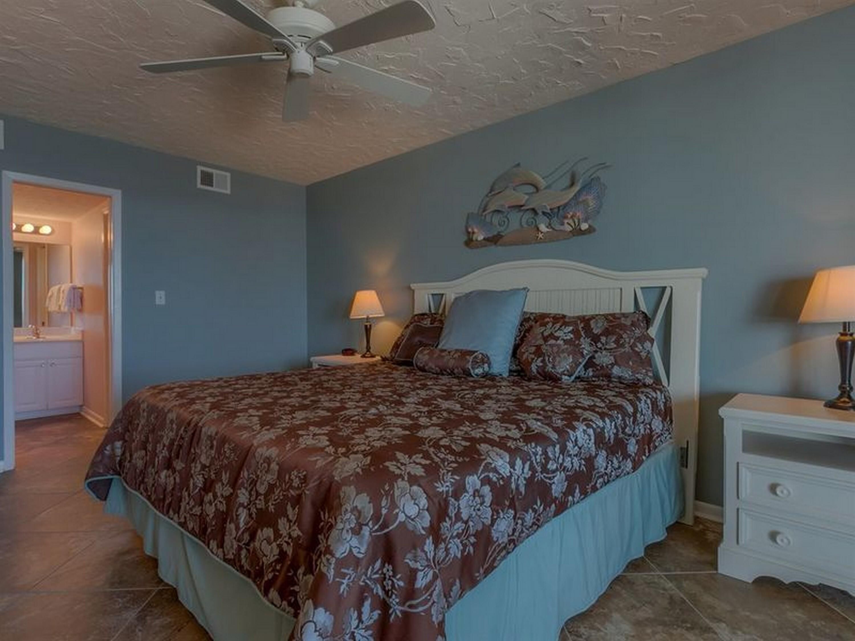 Romar Tower by Vacasa