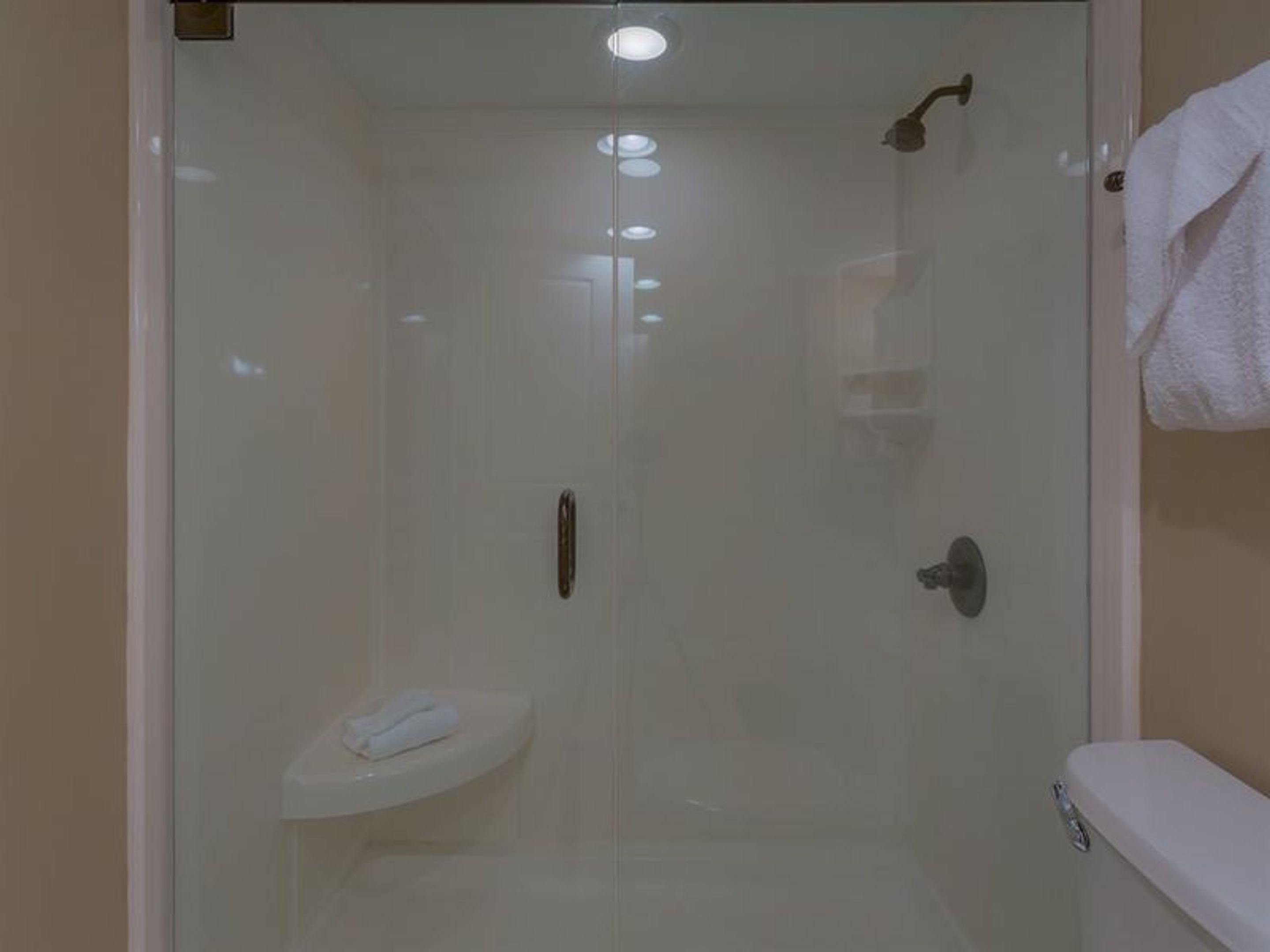 Romar Tower by Vacasa