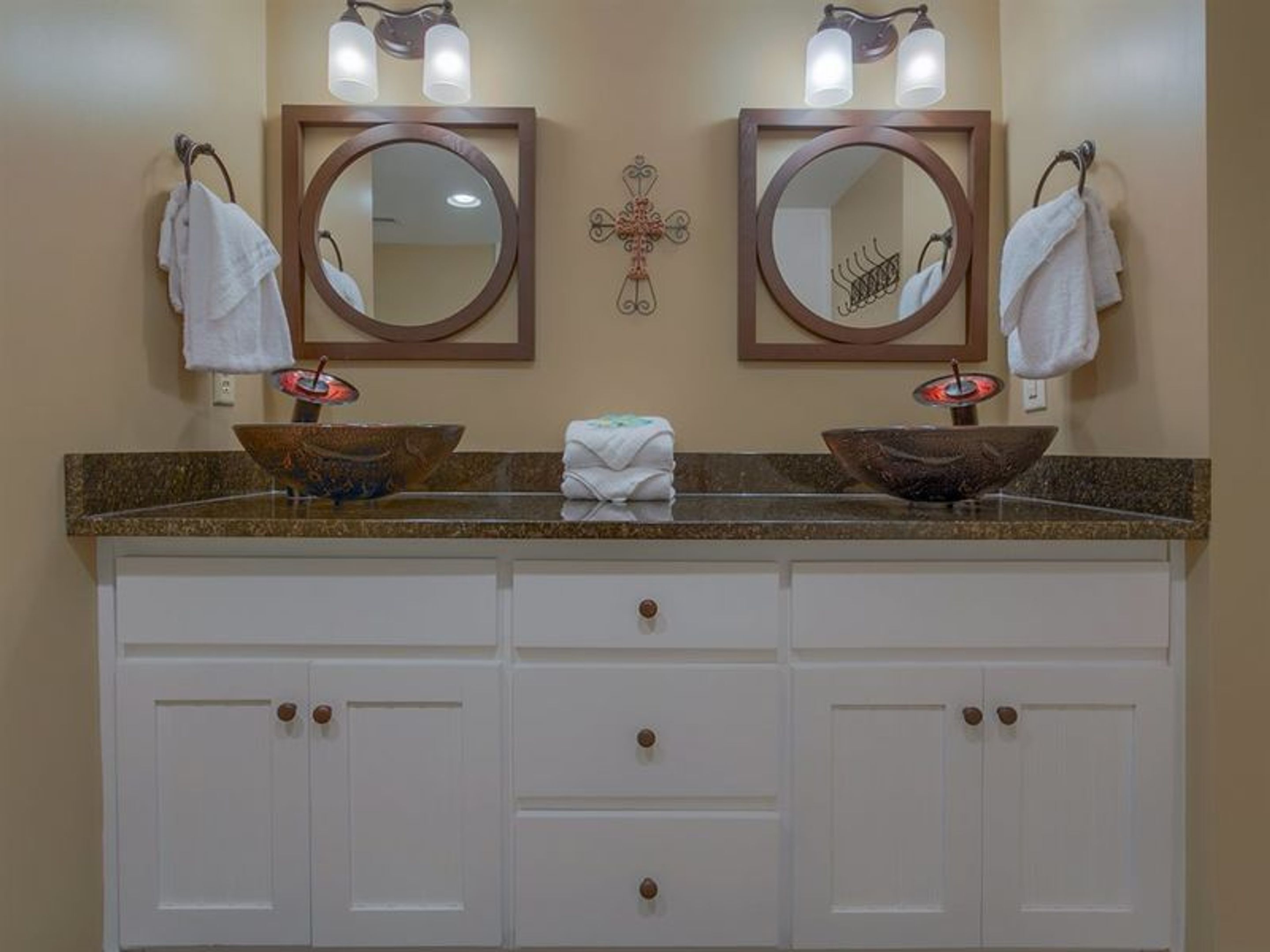 Romar Tower by Vacasa