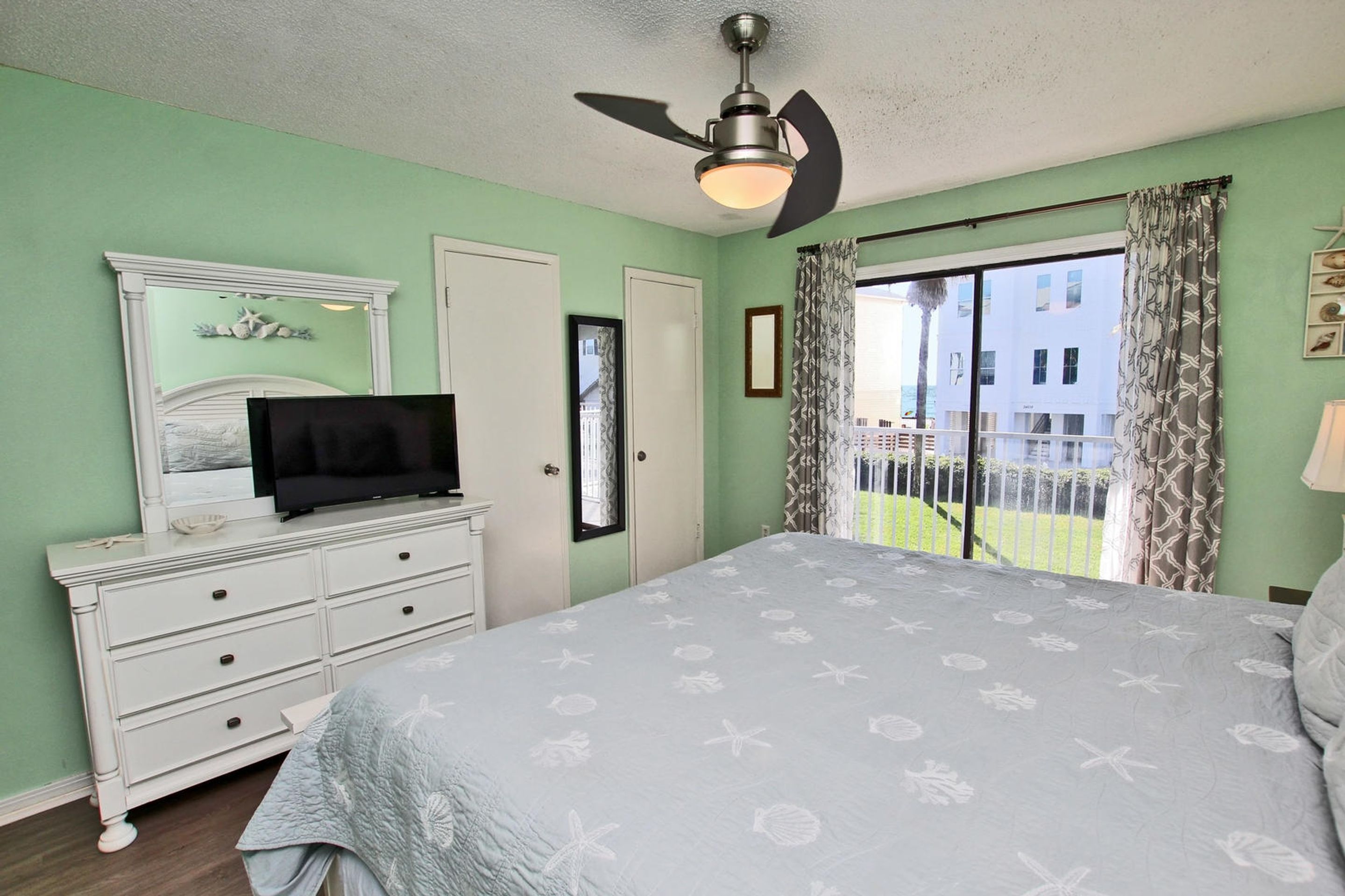 Seascape by Youngs Suncoast