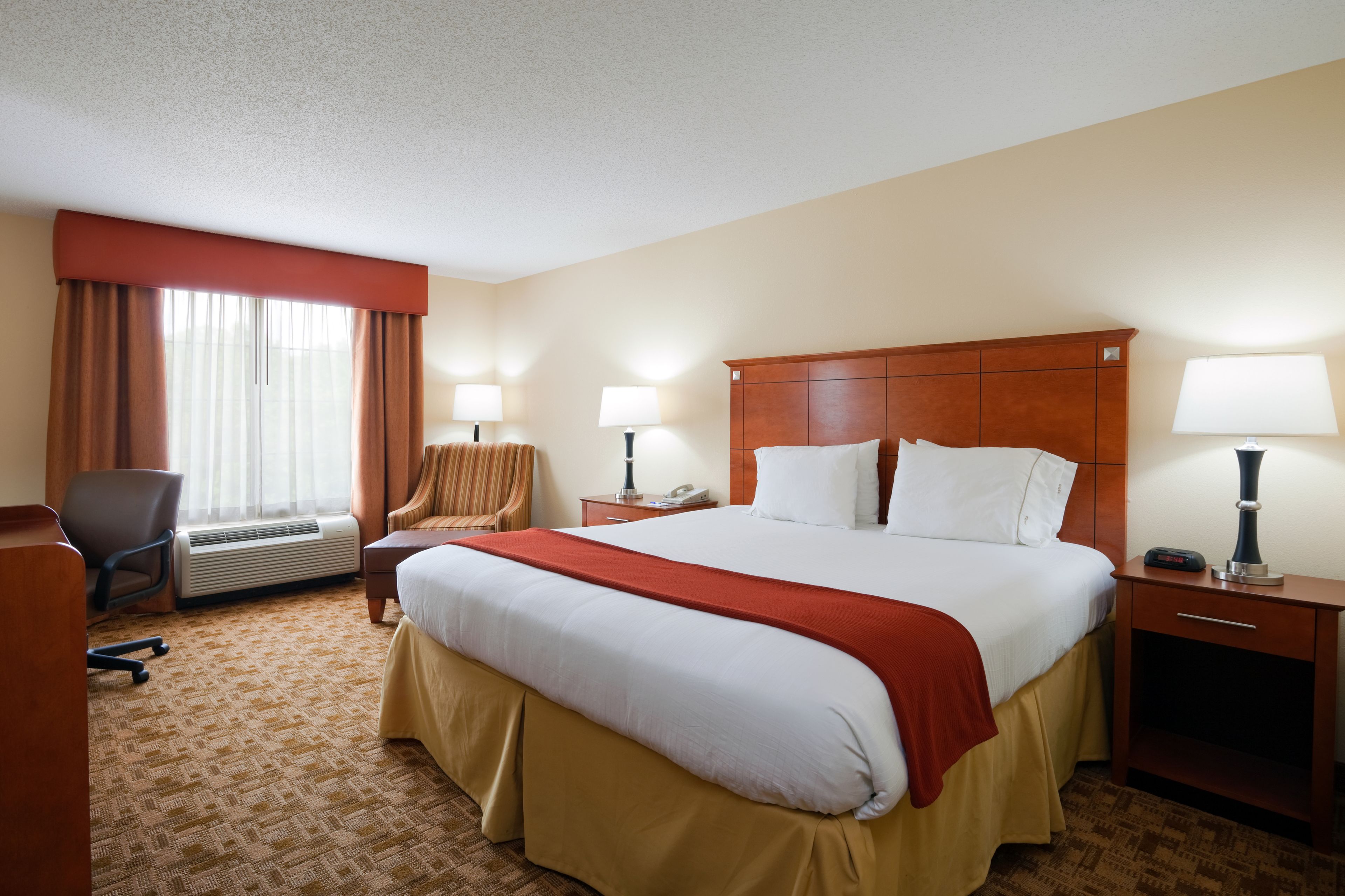 Holiday Inn Express Hotel & Suites Phenix City-Fort Benning Area