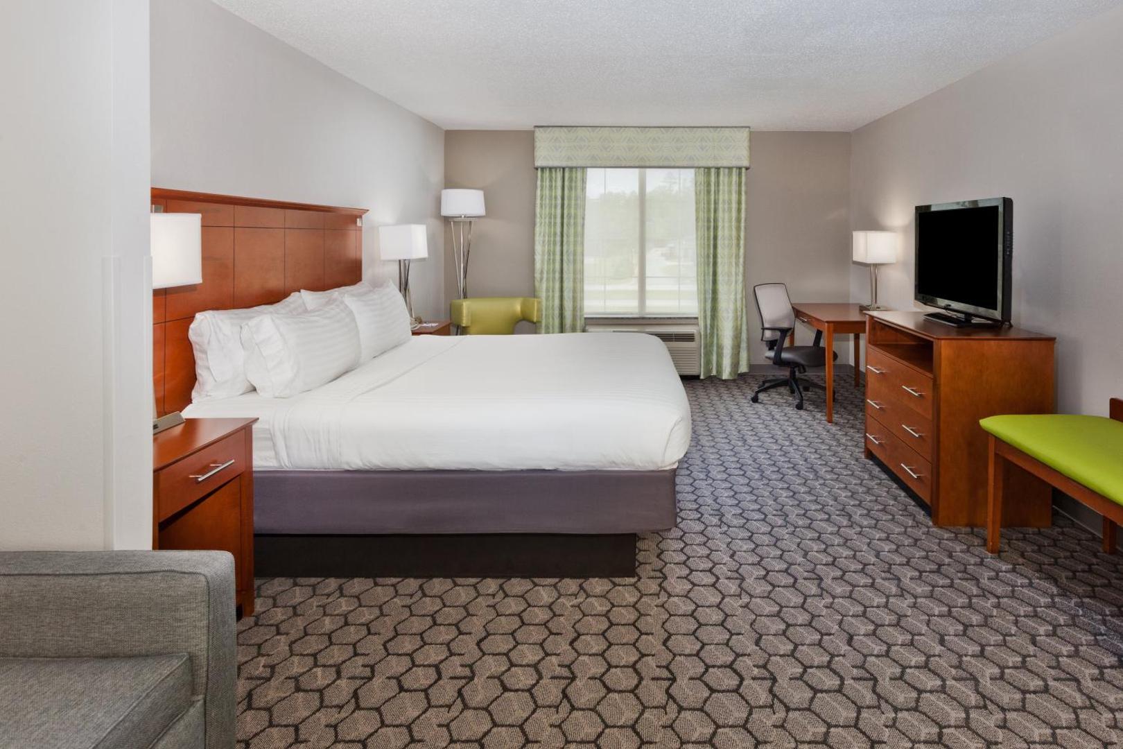 Holiday Inn Express Hotel & Suites Phenix City-Fort Benning Area