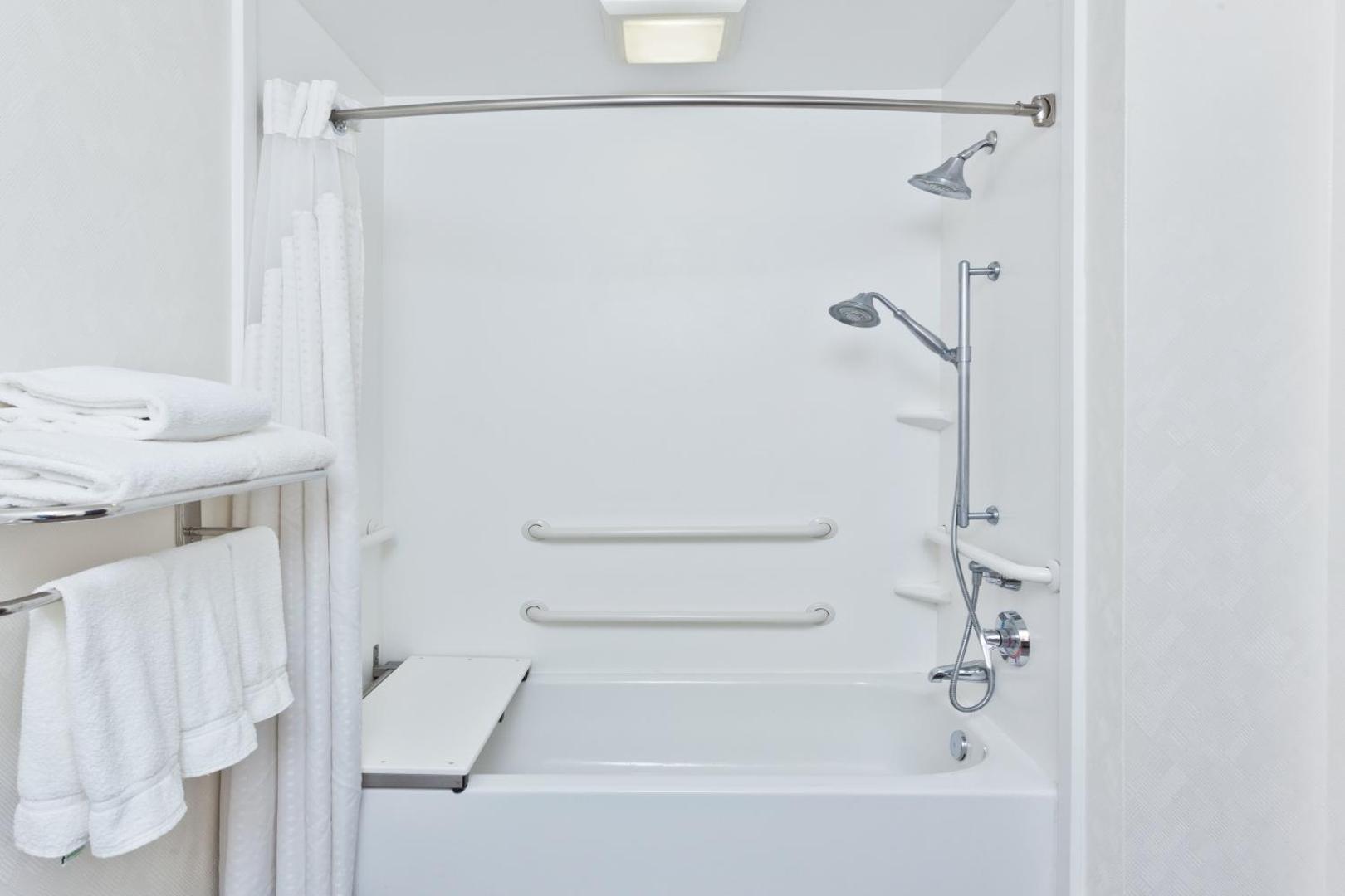 Holiday Inn Express Hotel & Suites Phenix City-Fort Benning Area