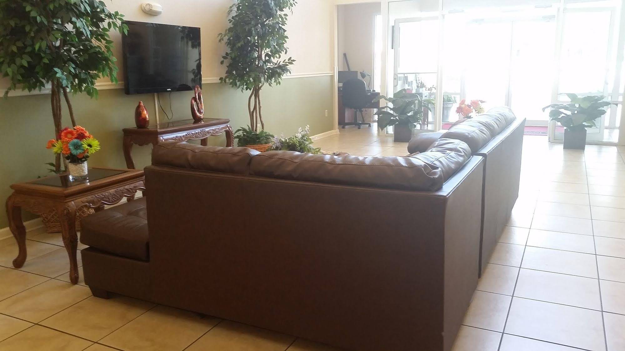 GuestHouse Inn & Suites Rutledge