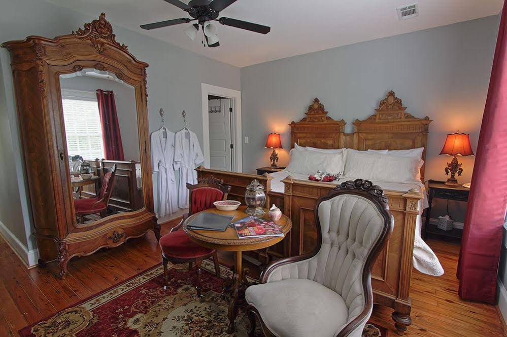 Bama Bed & Breakfast Campus