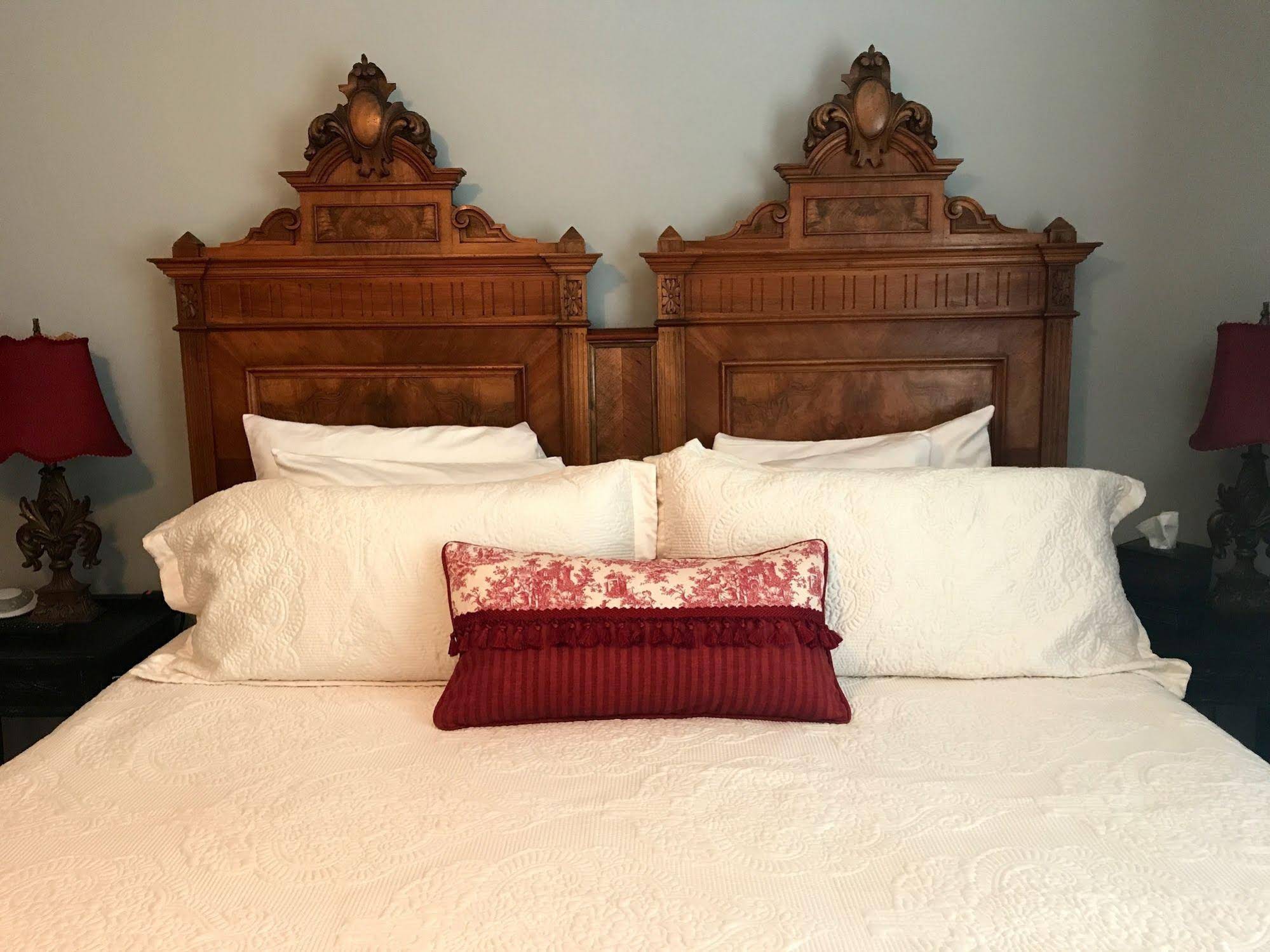 Bama Bed & Breakfast Campus