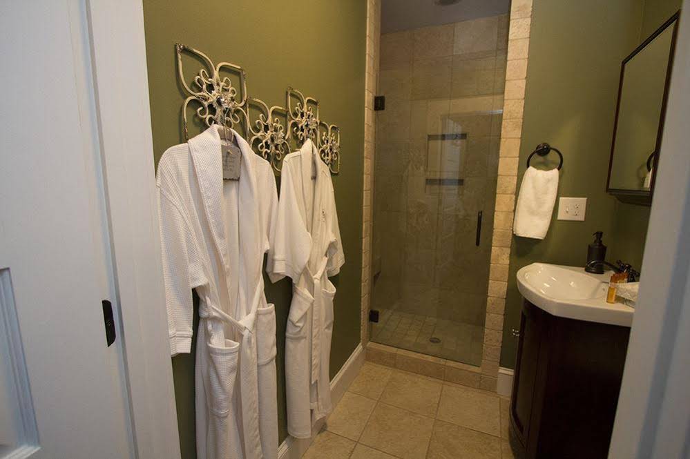 Bama Bed & Breakfast Campus