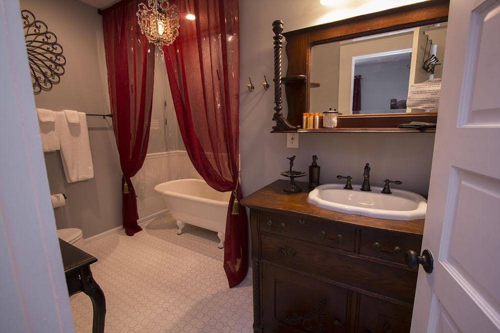 Bama Bed & Breakfast Campus