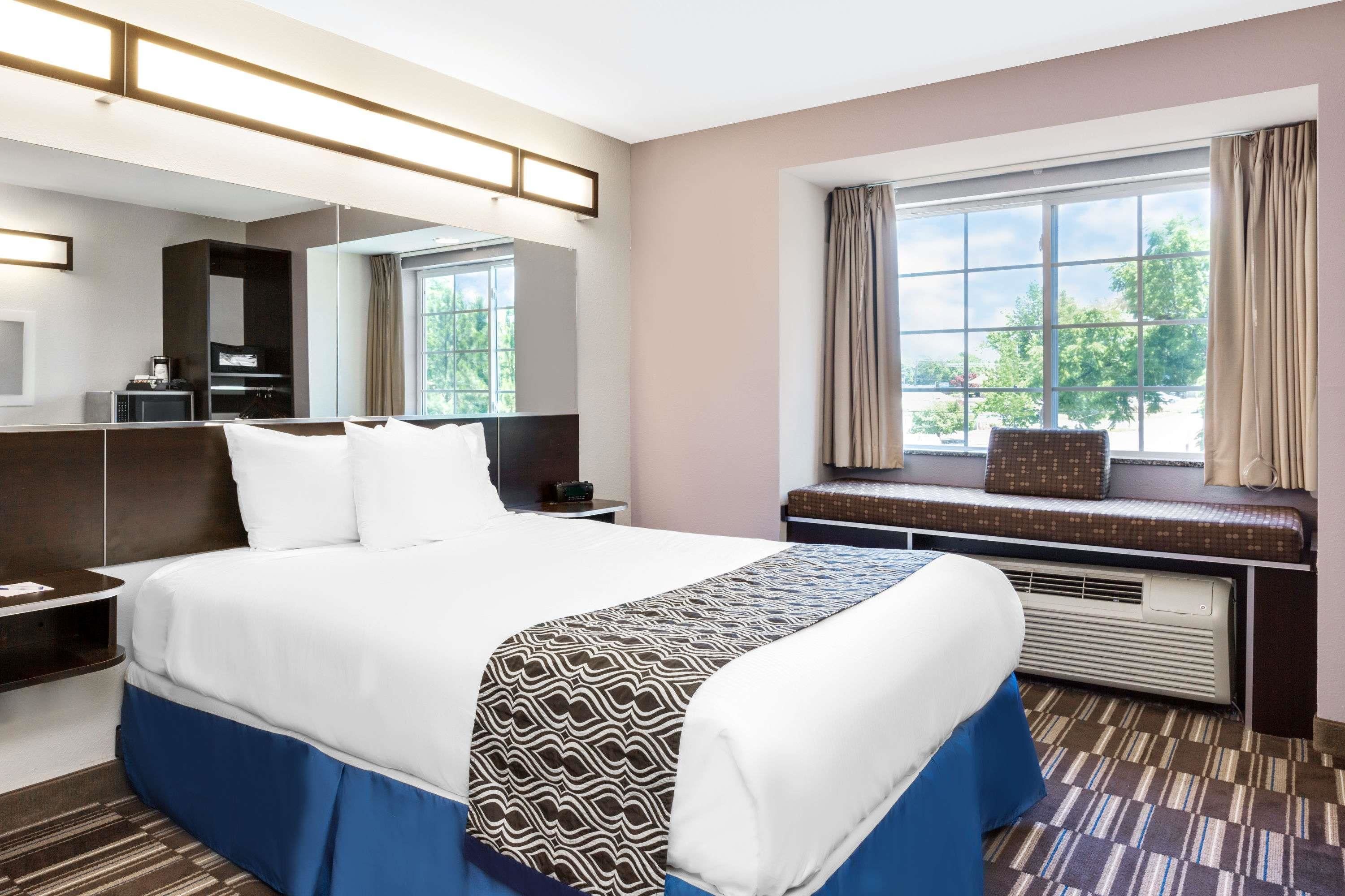 Microtel Inn & Suites by Wyndham Tuscaloosa Near University