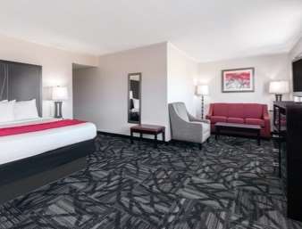 Ramada by Wyndham Tuscaloosa