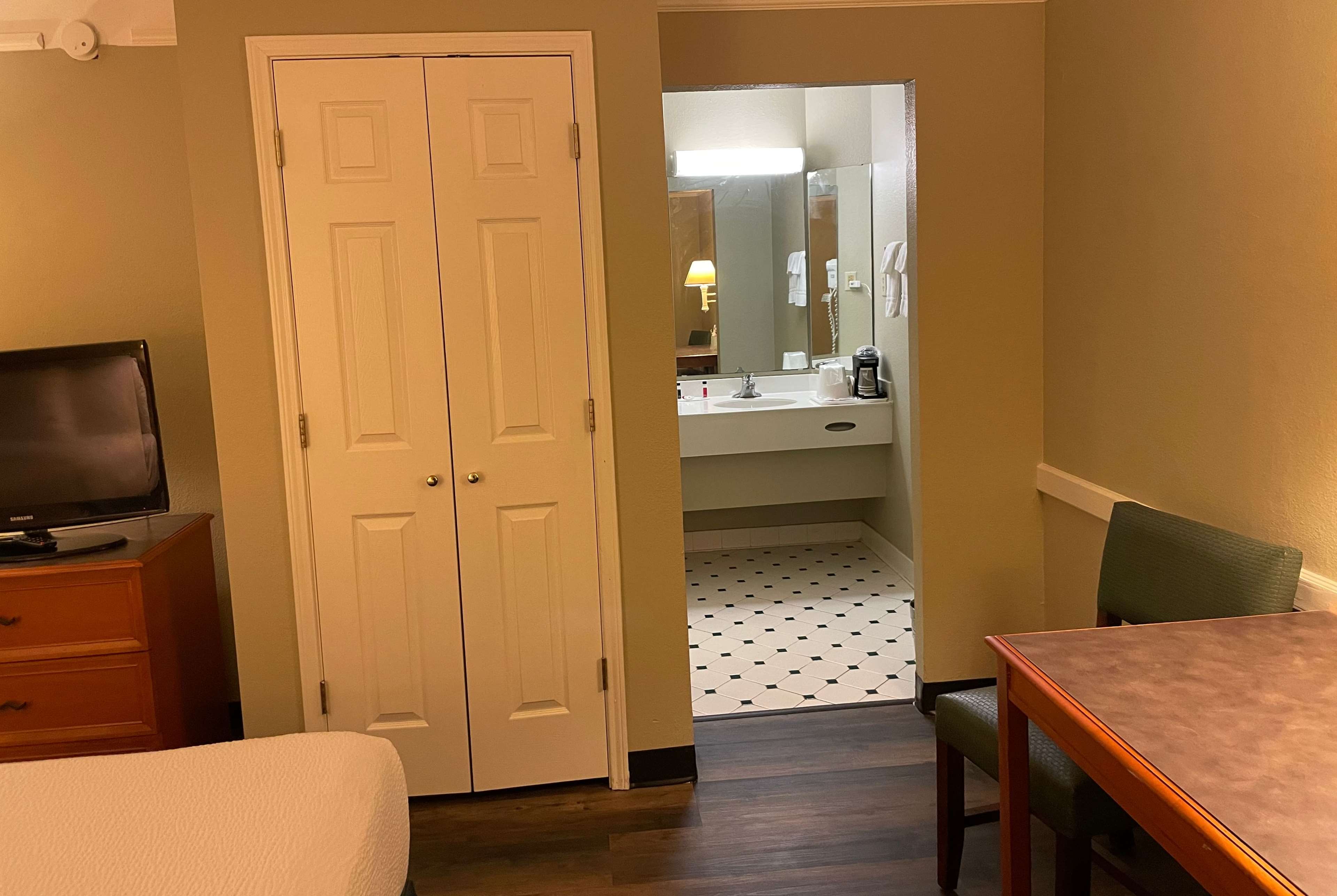 Travelodge by Wyndham Tuscaloosa