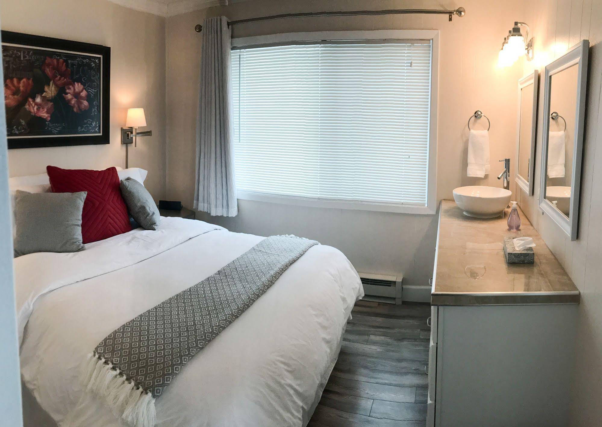 Arctic Fox Inn