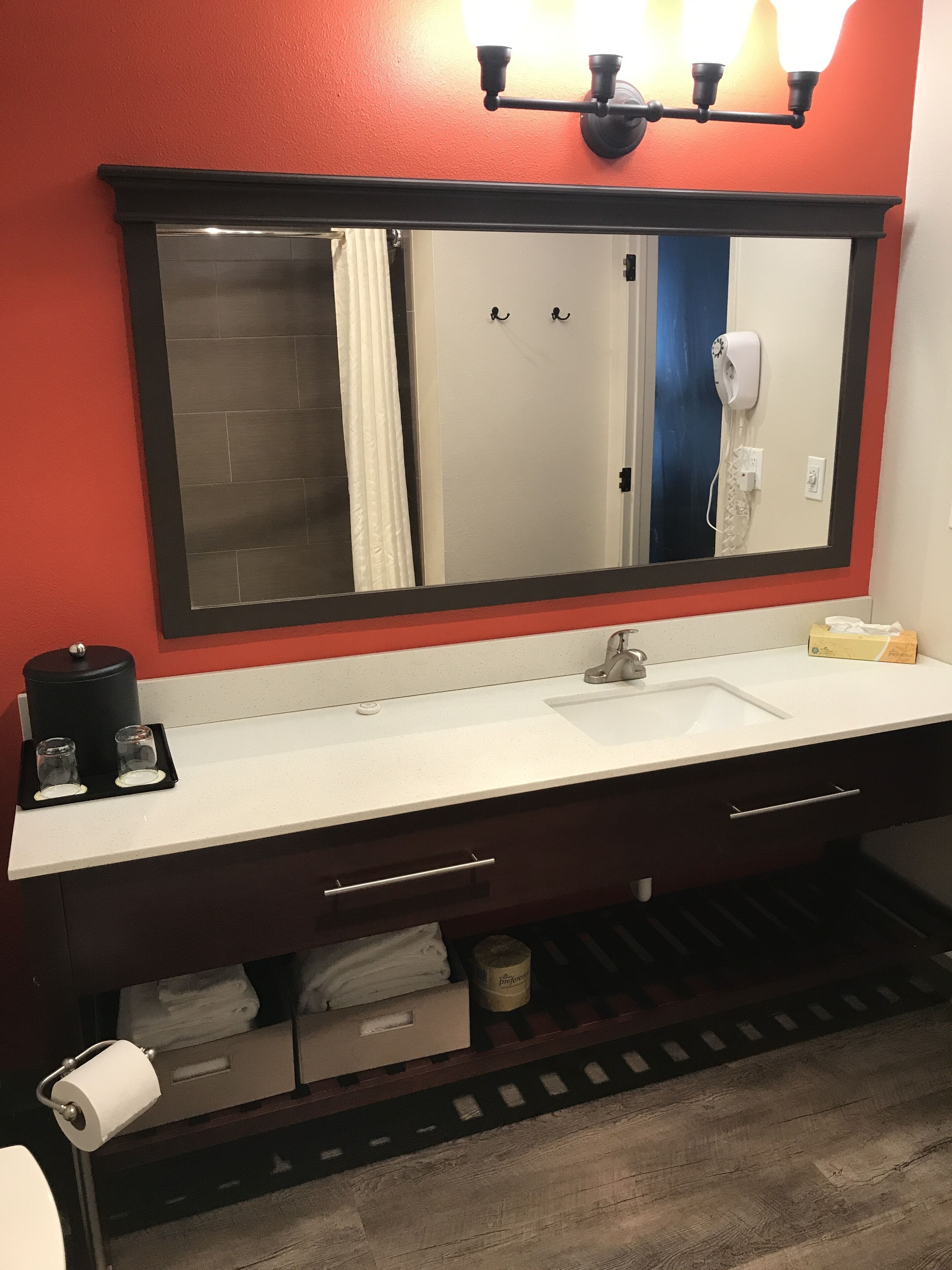 Coast Inn at Lake Hood