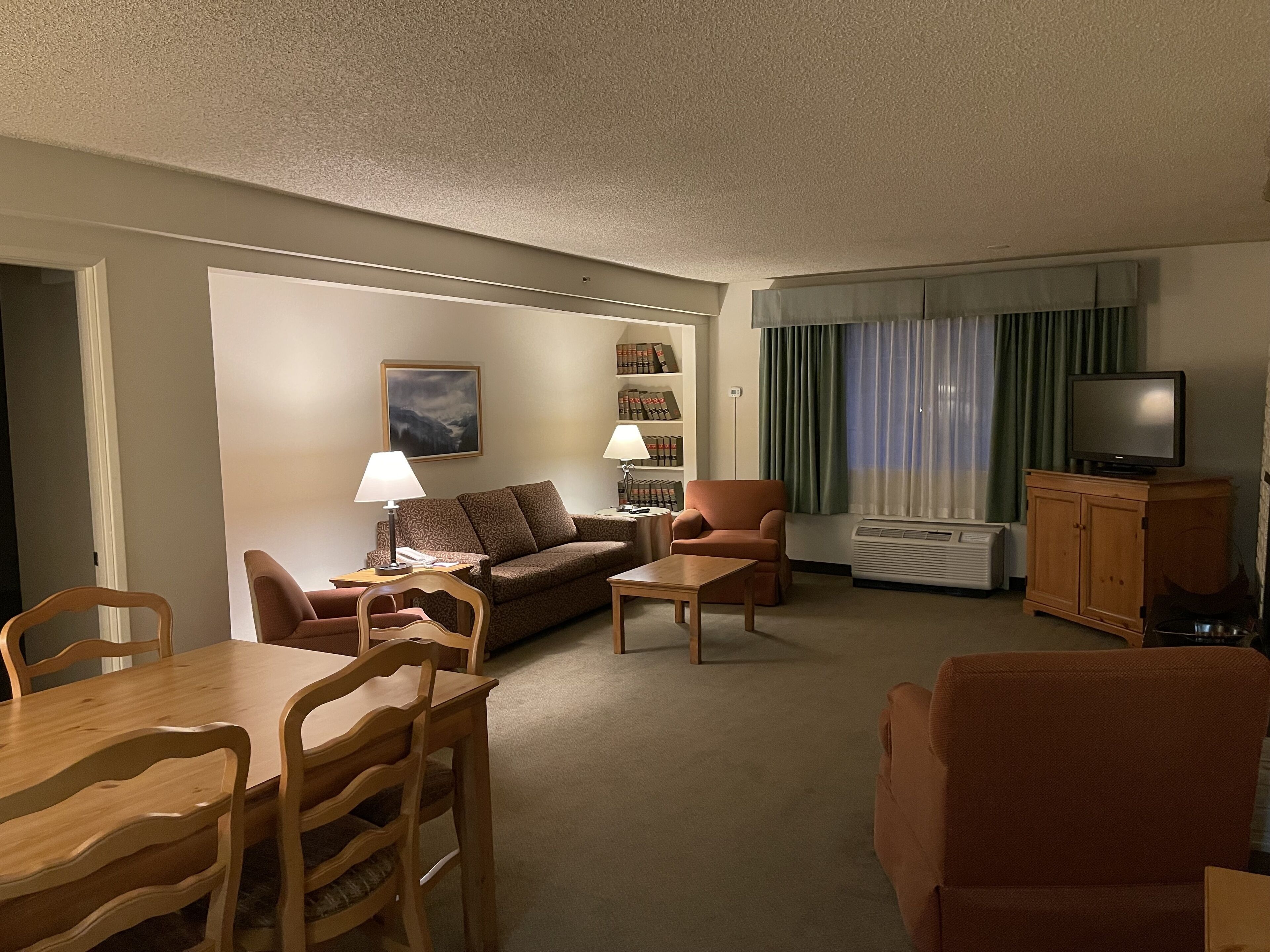 Coast Inn at Lake Hood