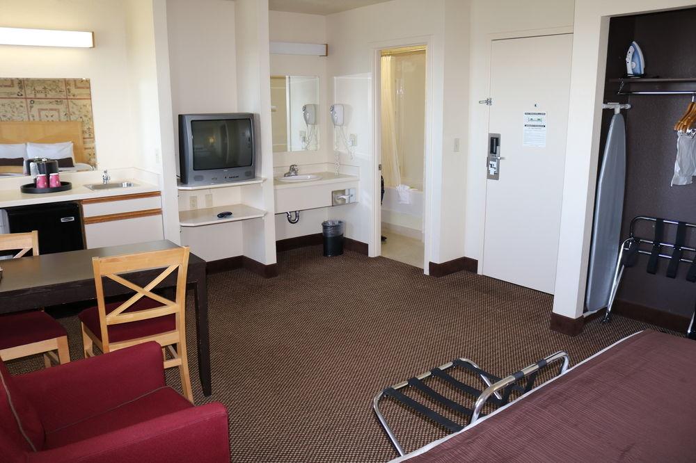 Inlet Tower Hotel and Suites
