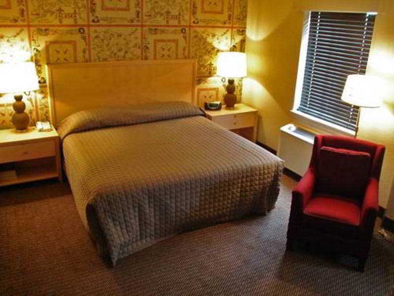 Inlet Tower Hotel and Suites