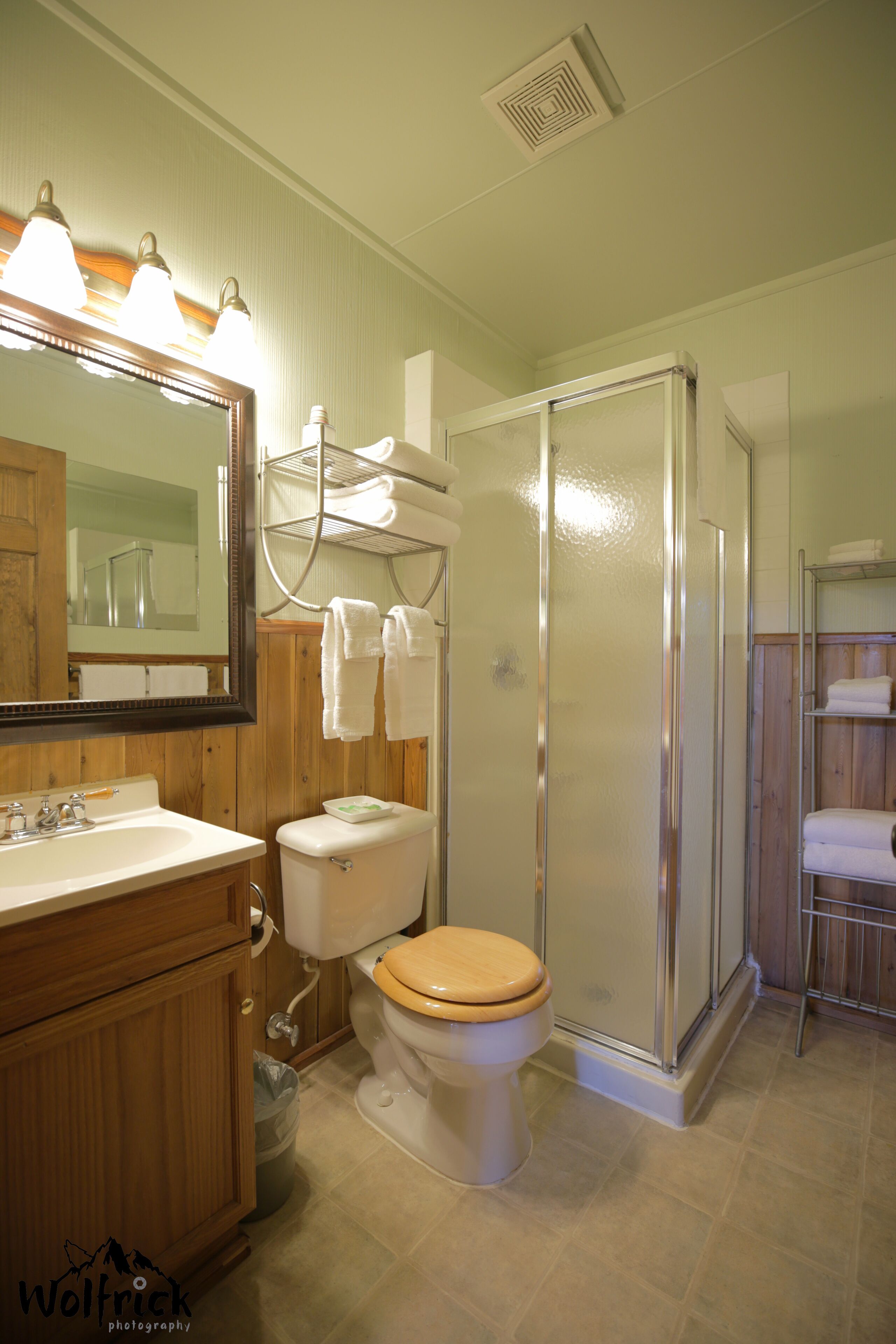 Jewel Lake Bed & Breakfast