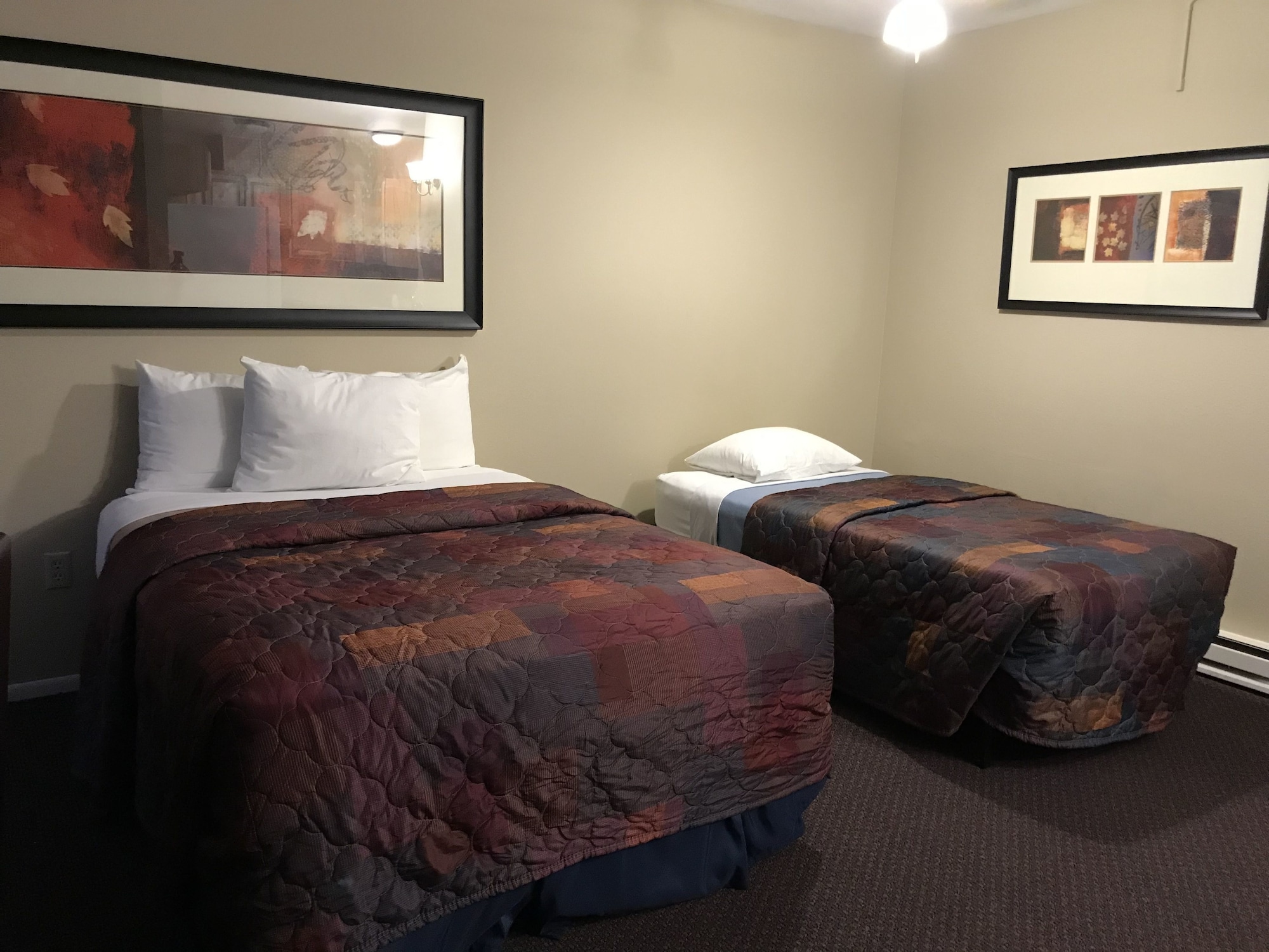 Lakeshore Inn & Suites
