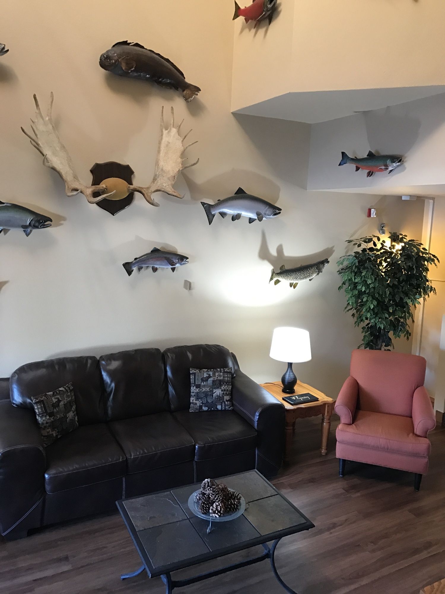 Lakeshore Inn & Suites